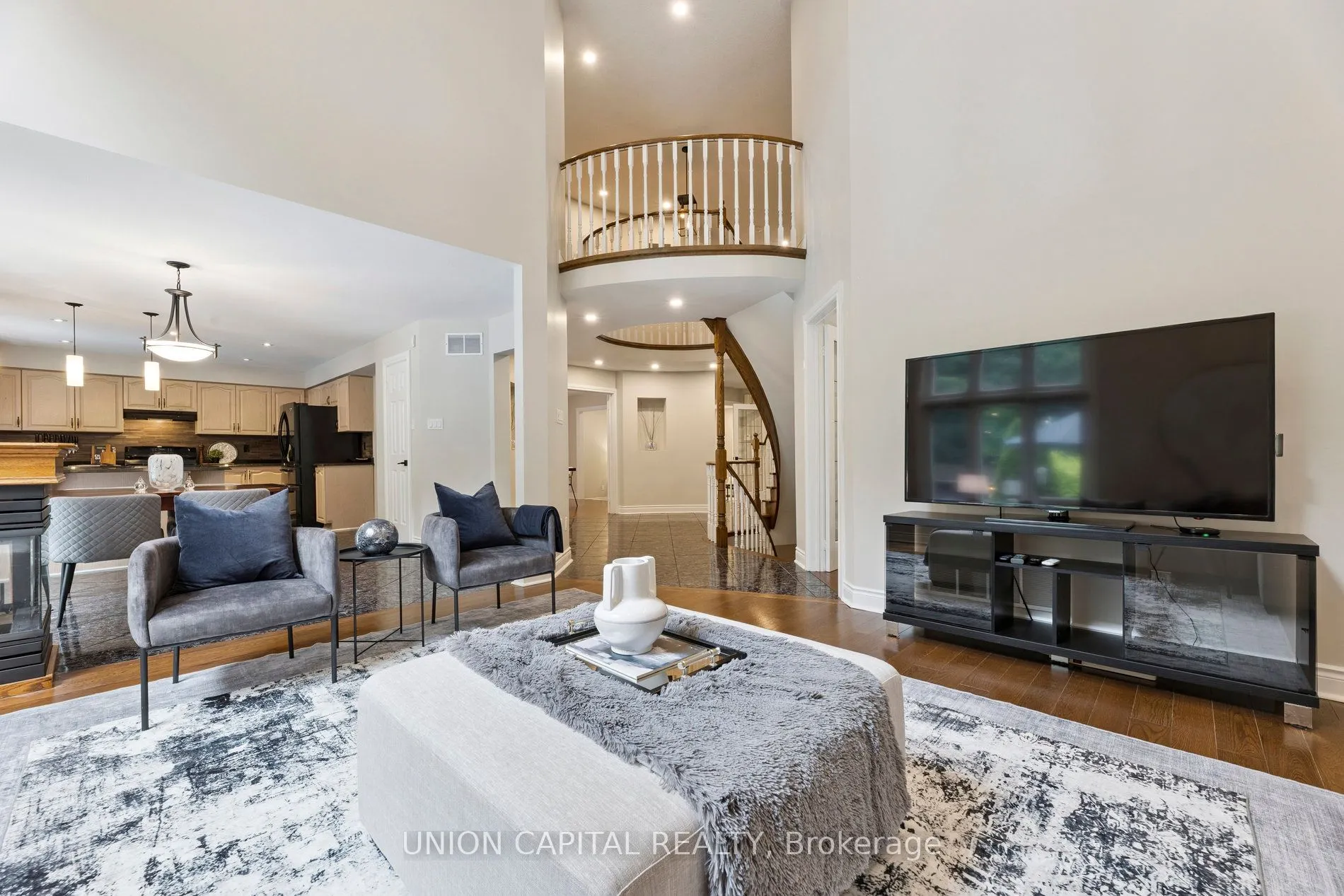 86 Charing Crescent