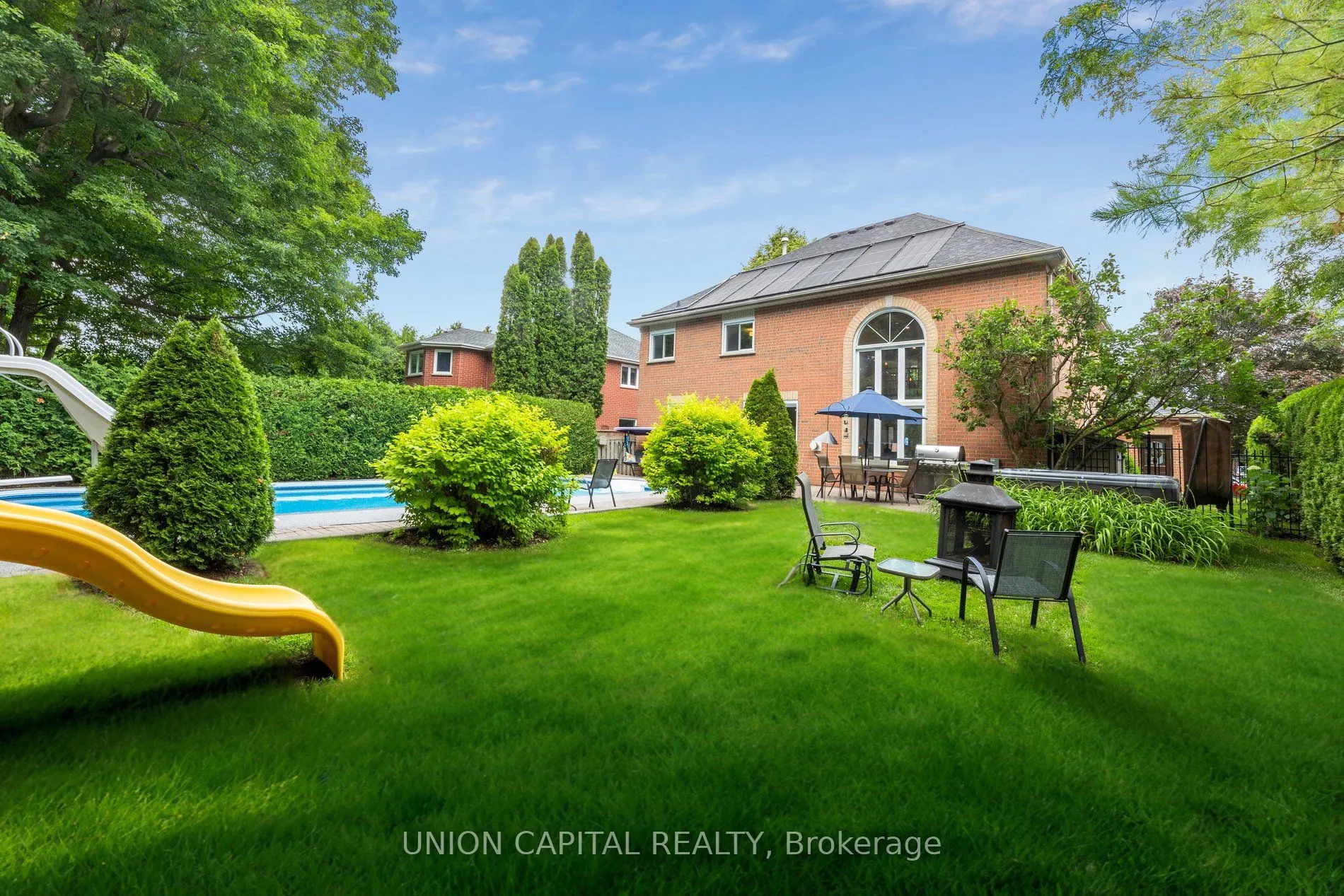 86 Charing Crescent