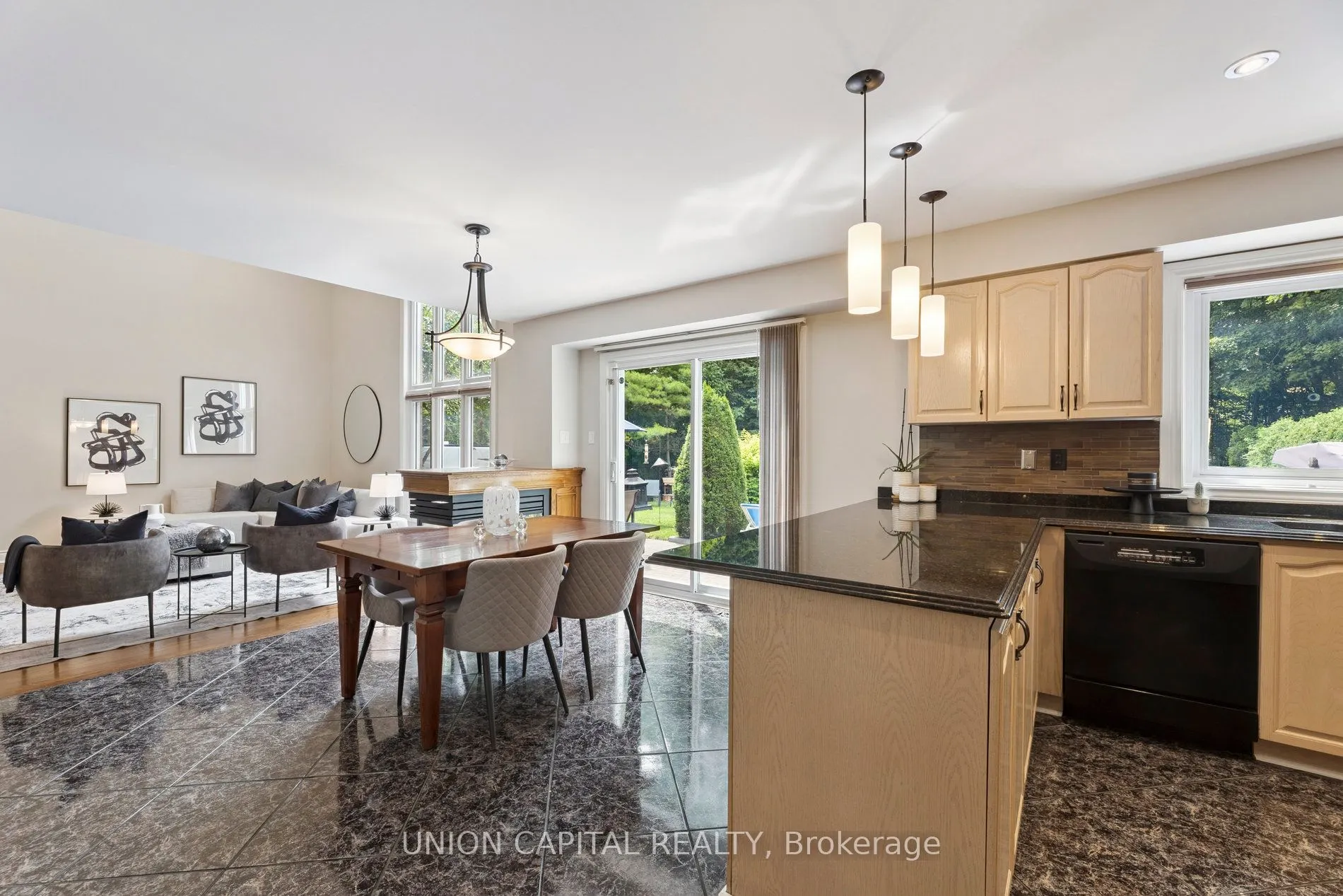 86 Charing Crescent