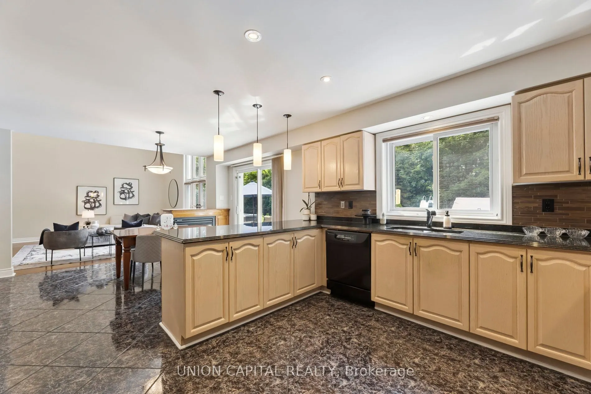 86 Charing Crescent