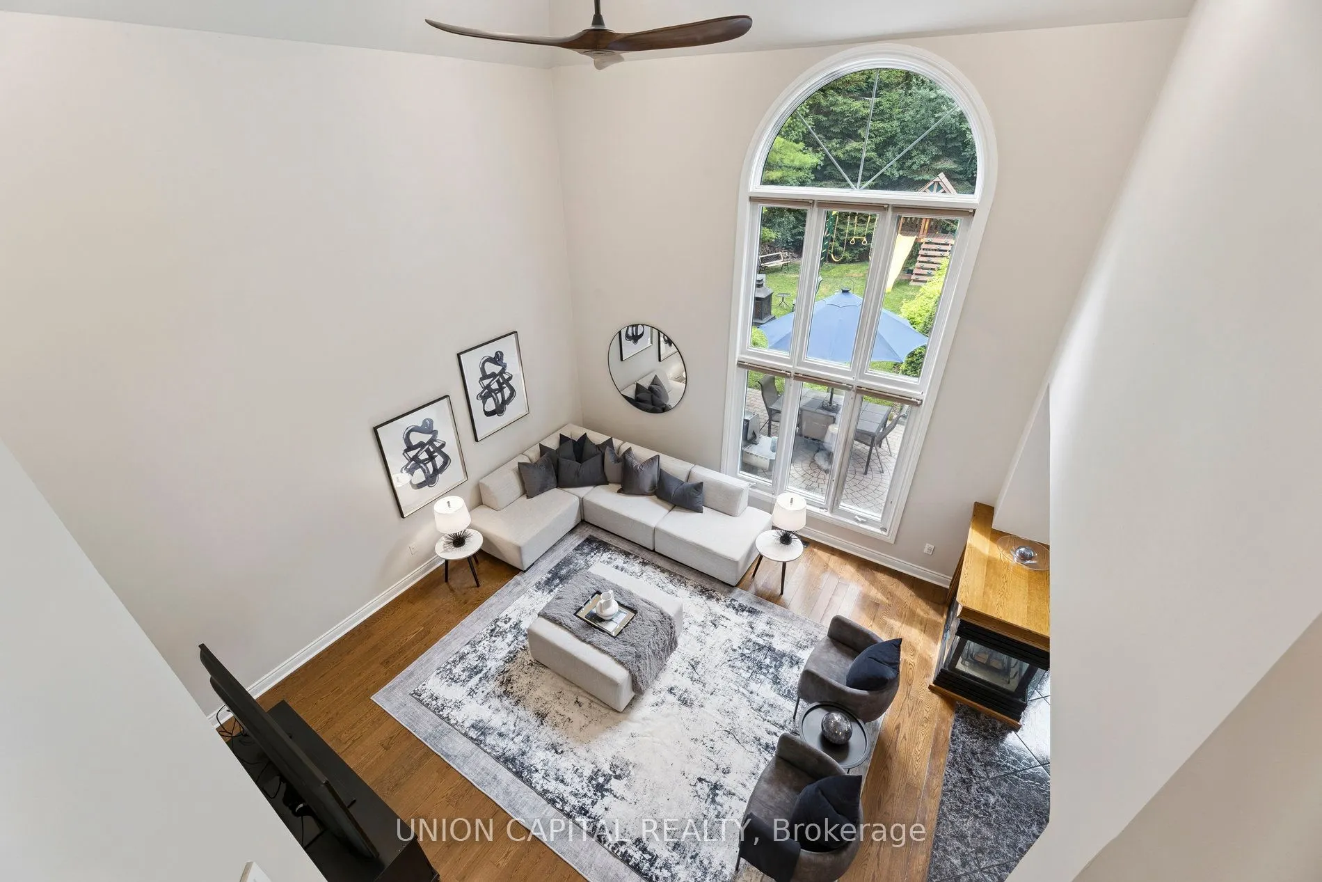 86 Charing Crescent