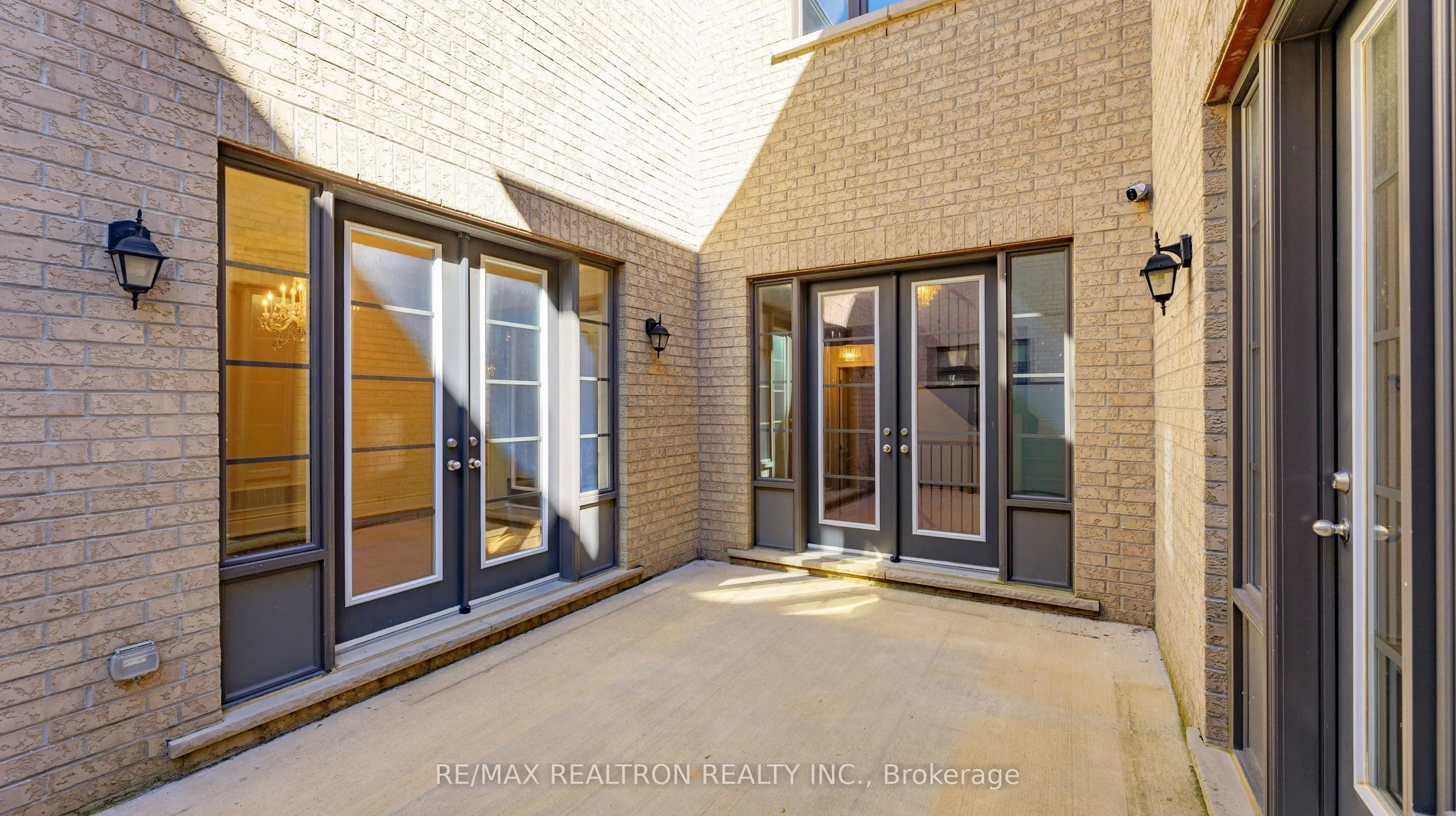 52 Rolling Green Court
