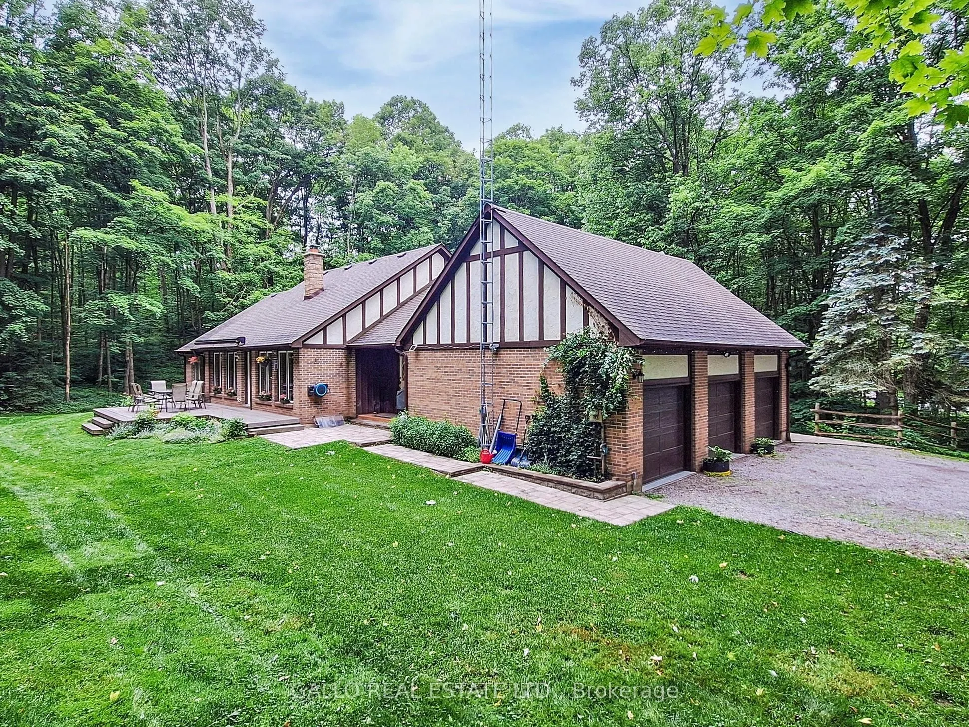 15 Maple Bush Trail