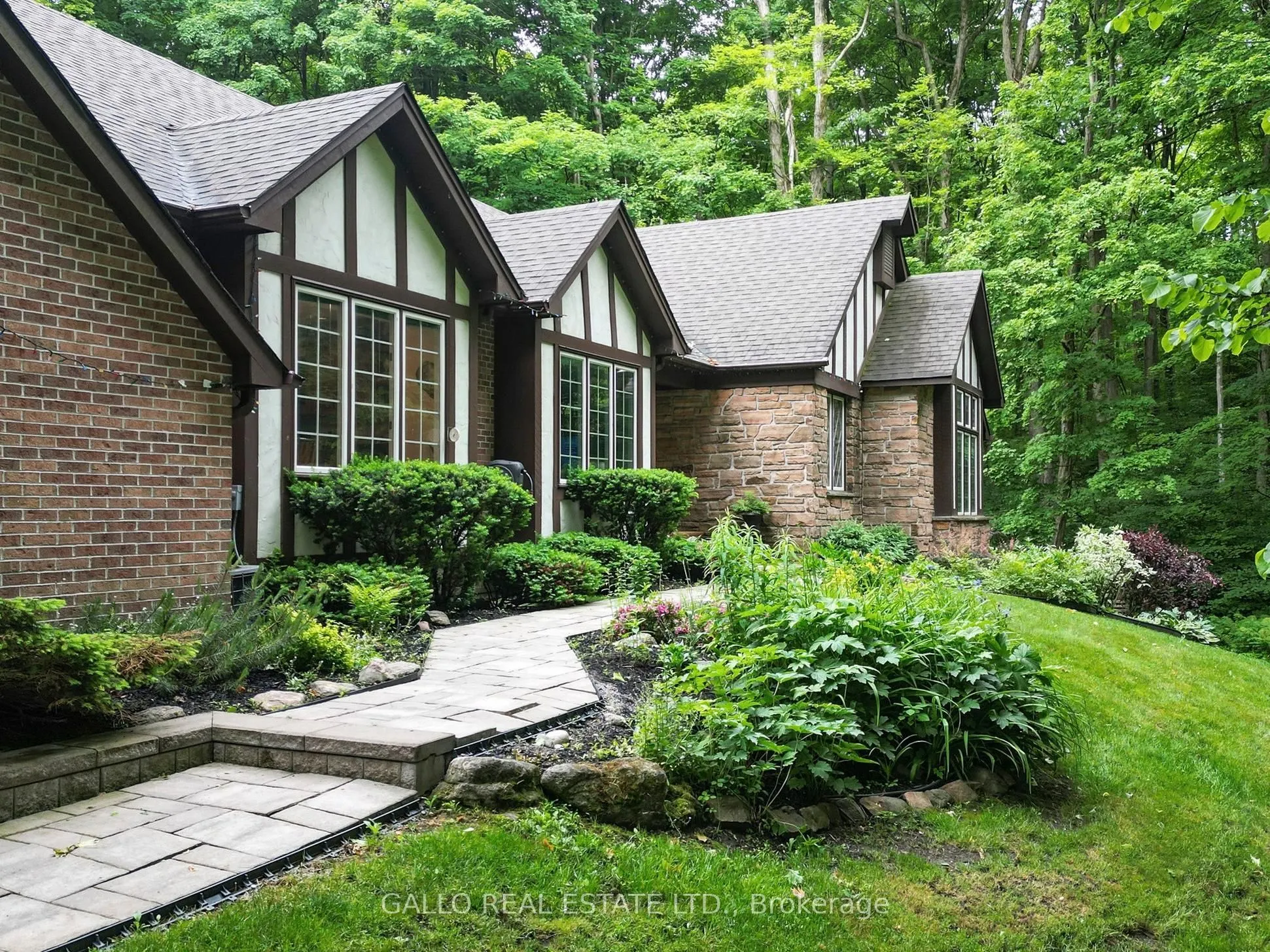 15 Maple Bush Trail