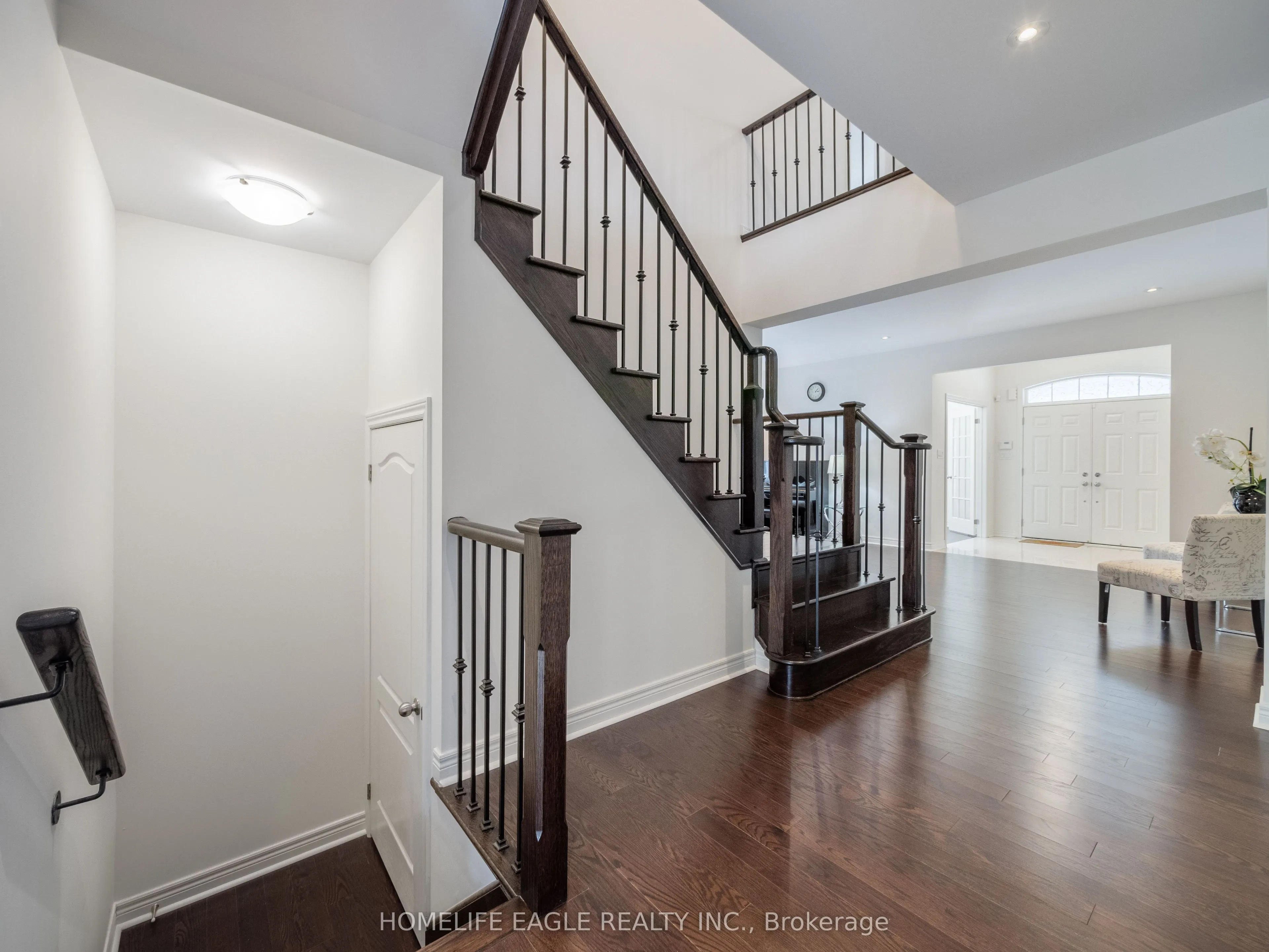 27 Scarlet Way
