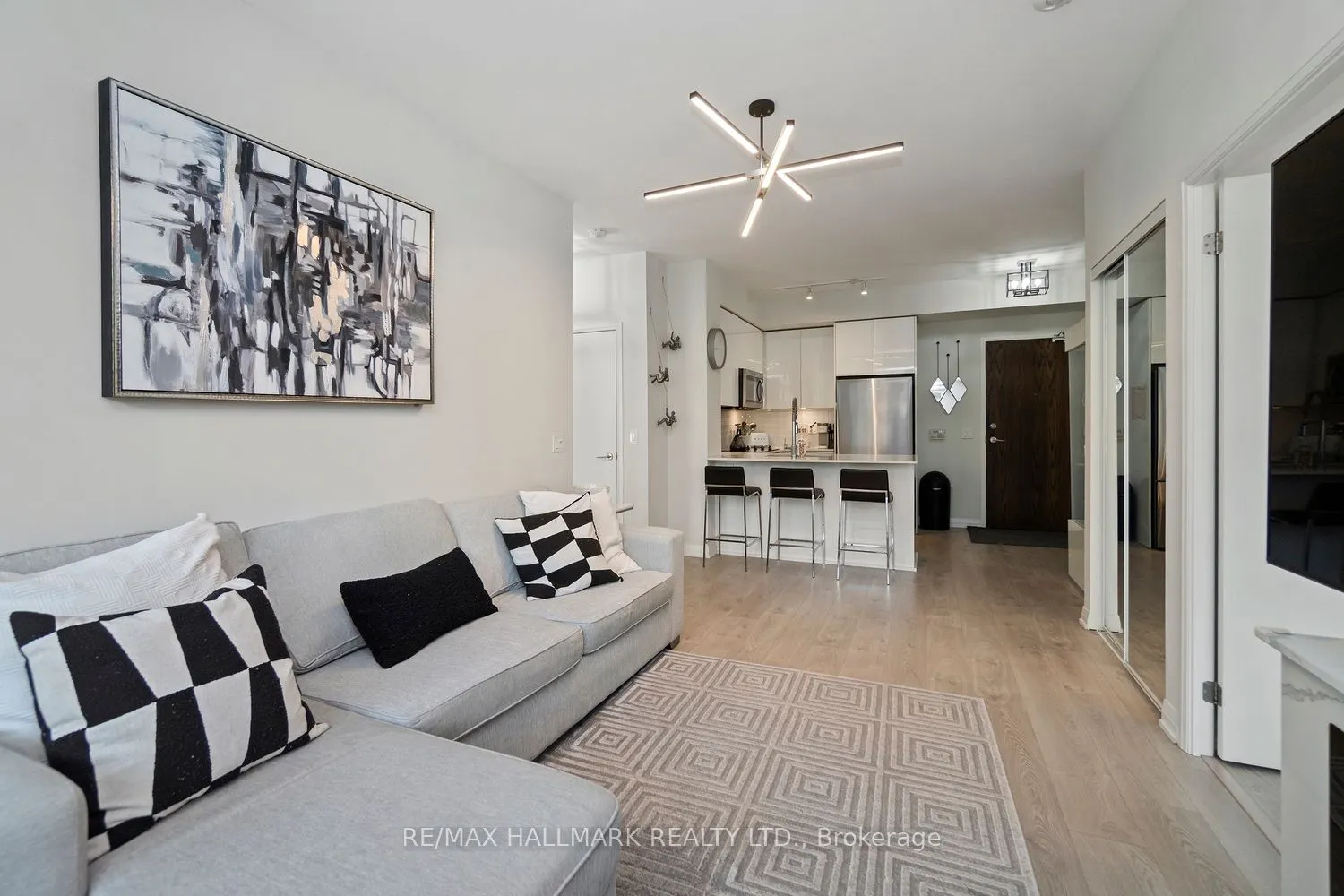99 Eagle Rock Way, #729