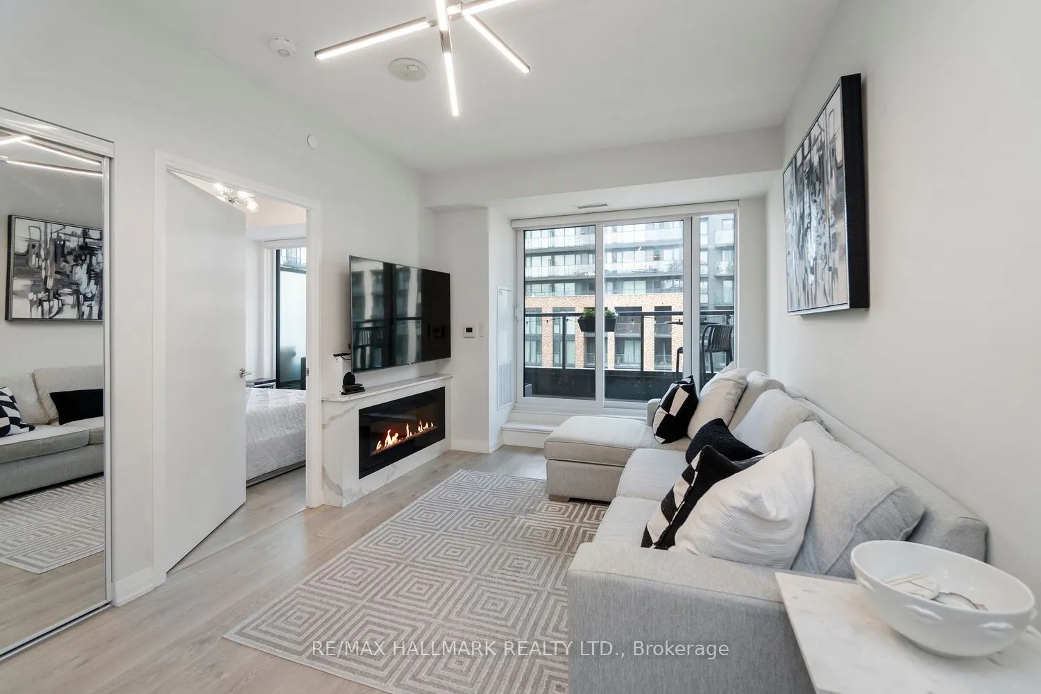 99 Eagle Rock Way, #729