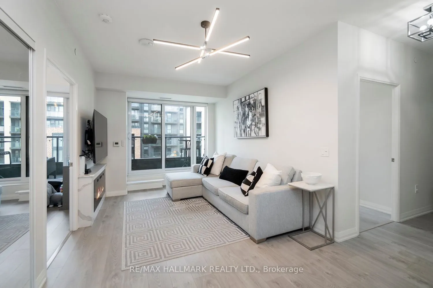 99 Eagle Rock Way, #729