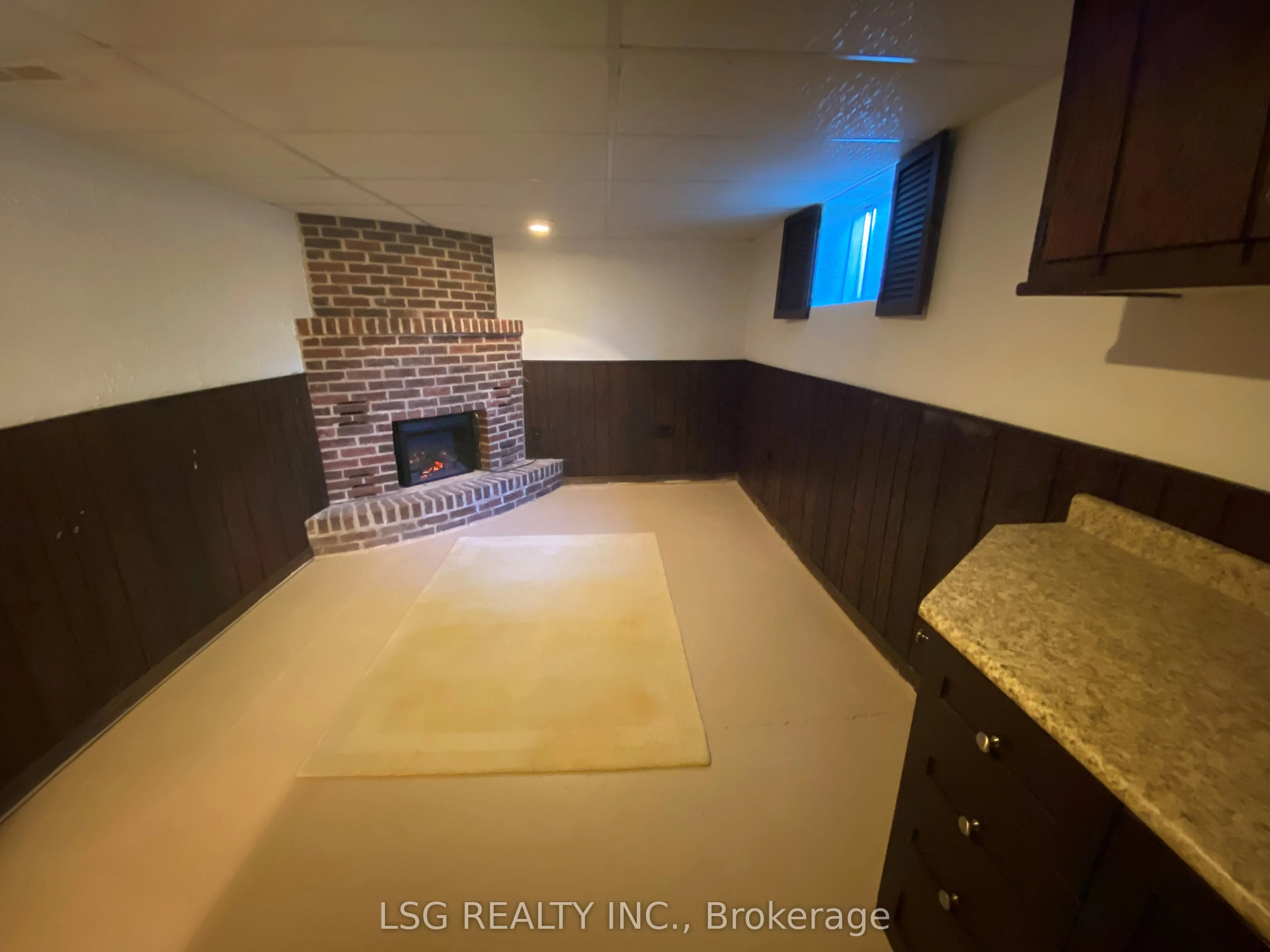 25 Sharon Boulevard