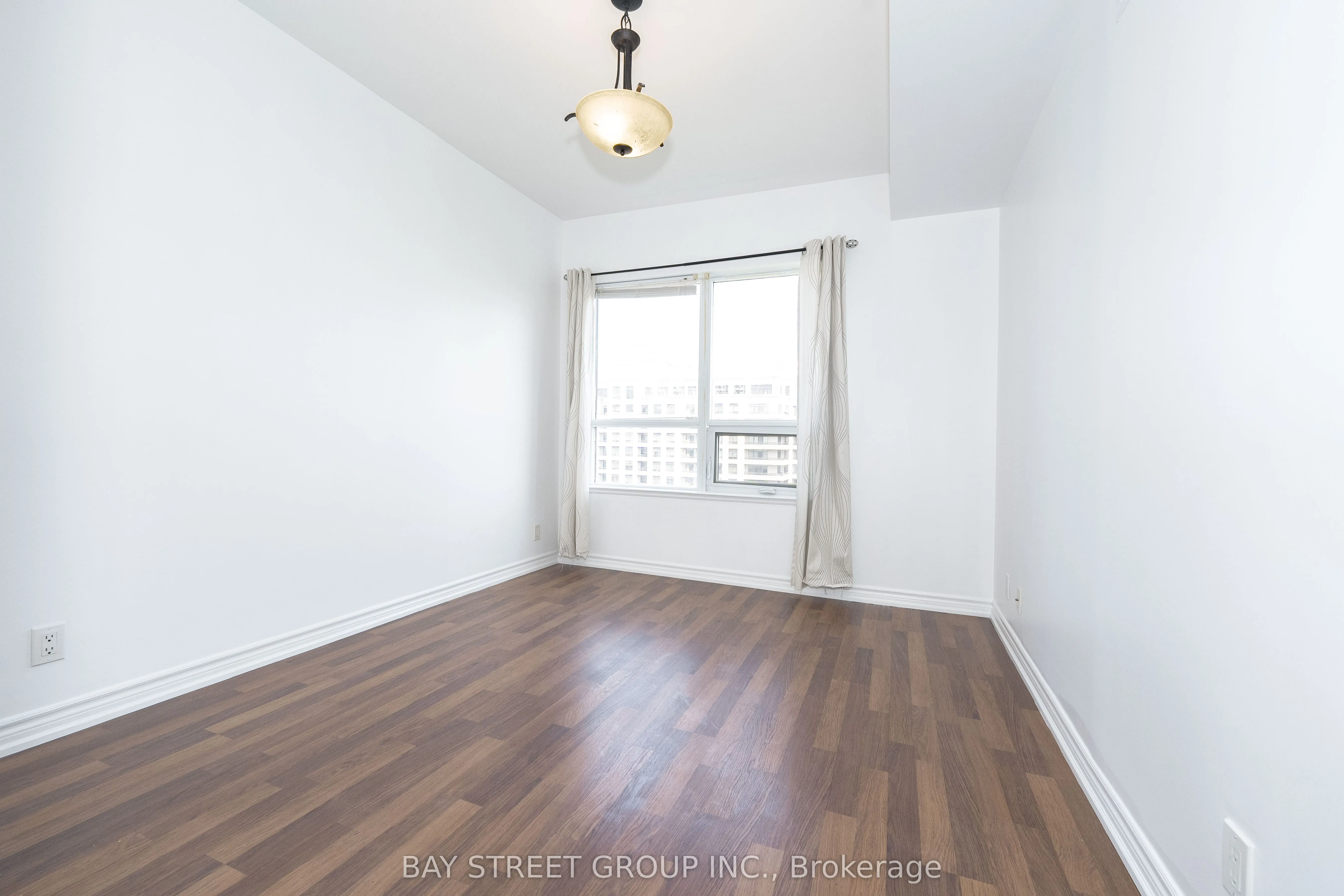 9225 Jane Street, #1406