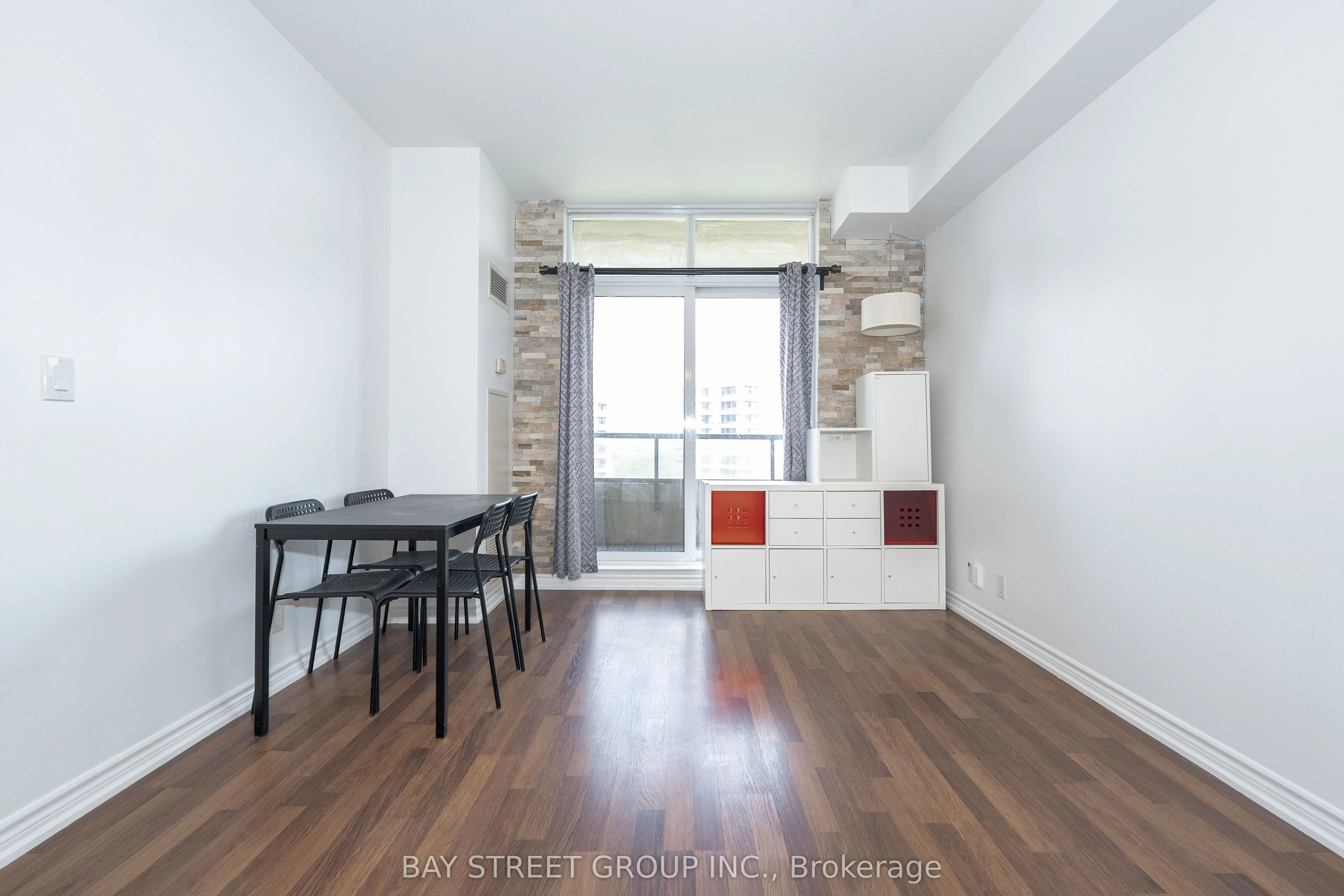 9225 Jane Street, #1406