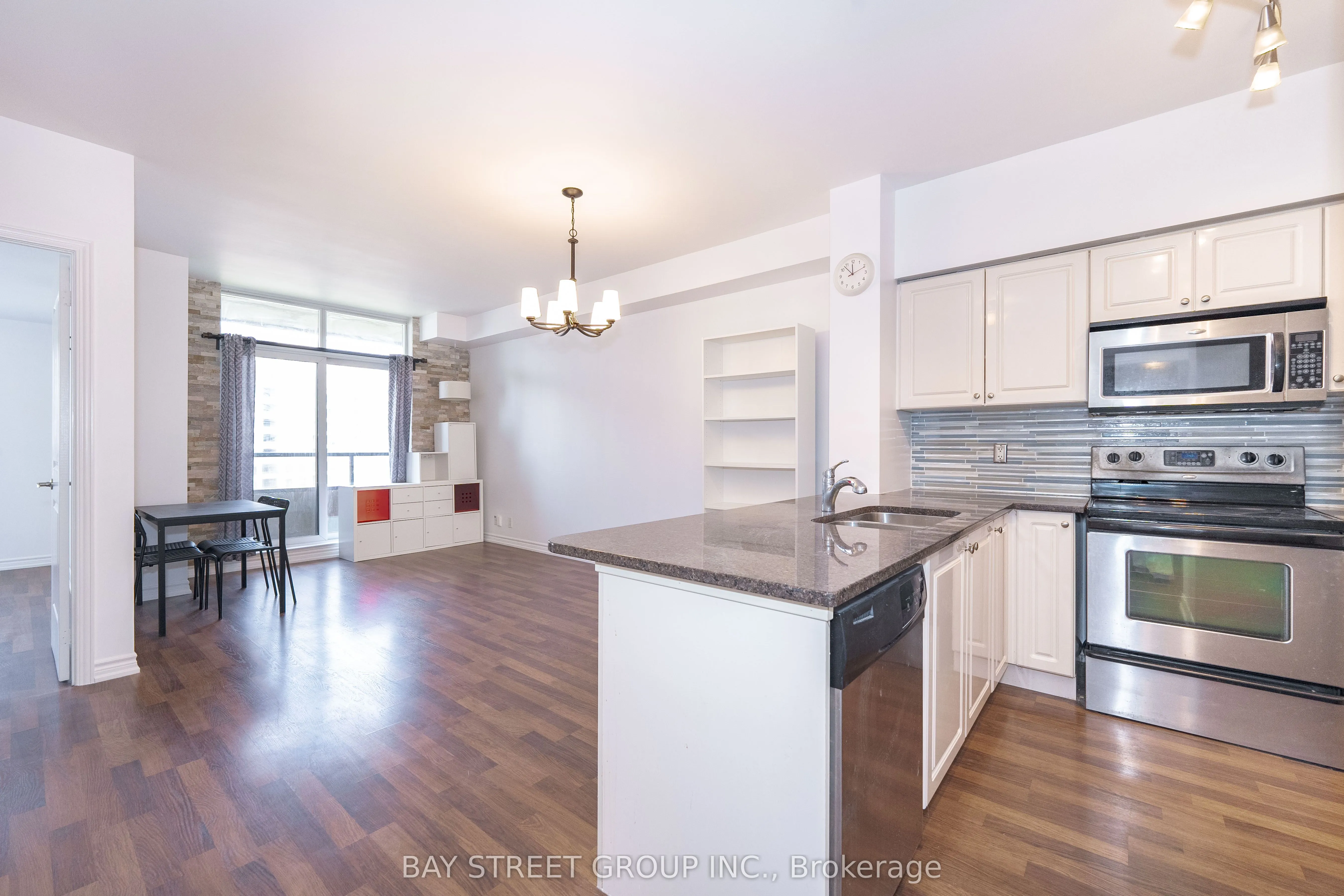 9225 Jane Street, #1406