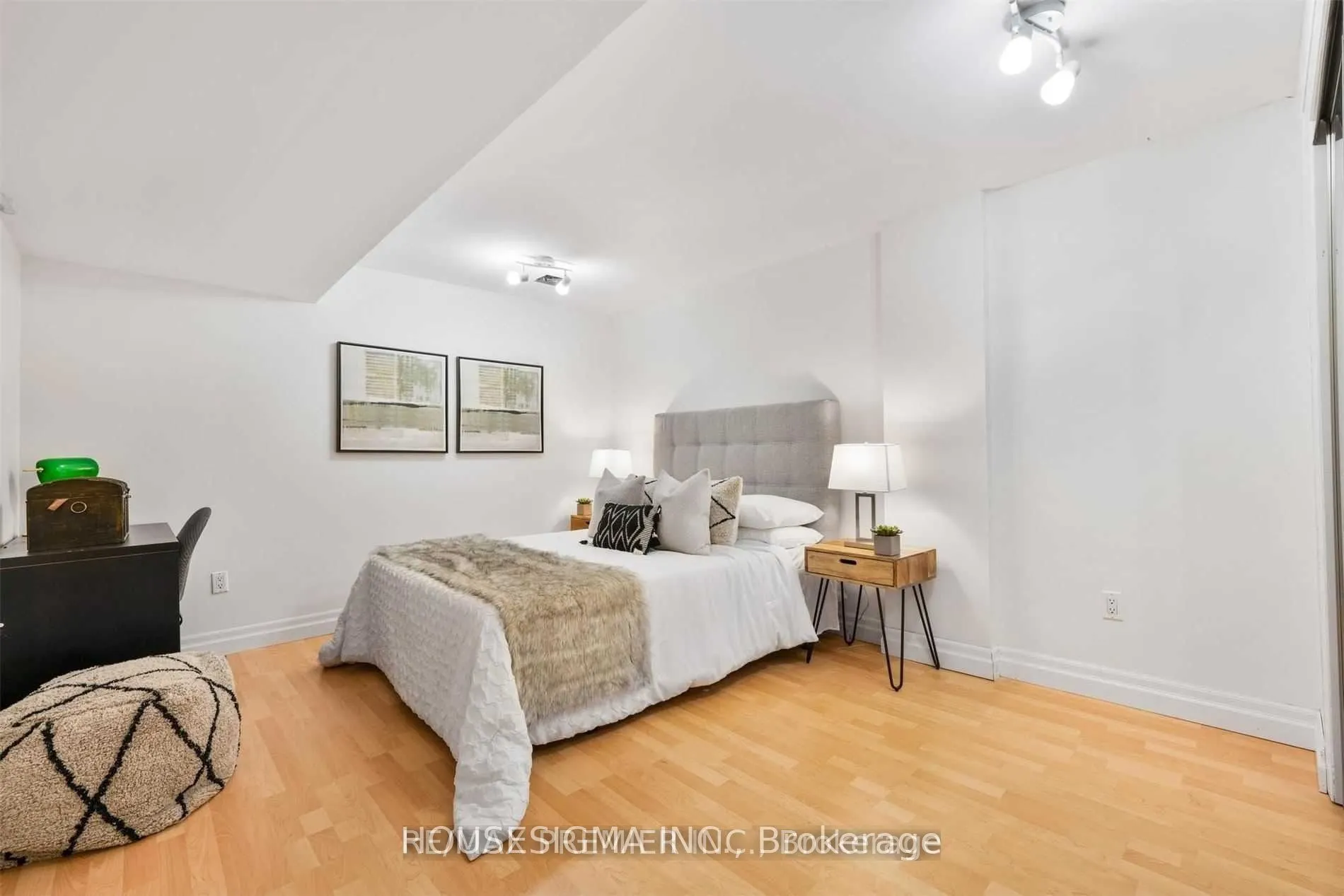 131 Greenpark Boulevard