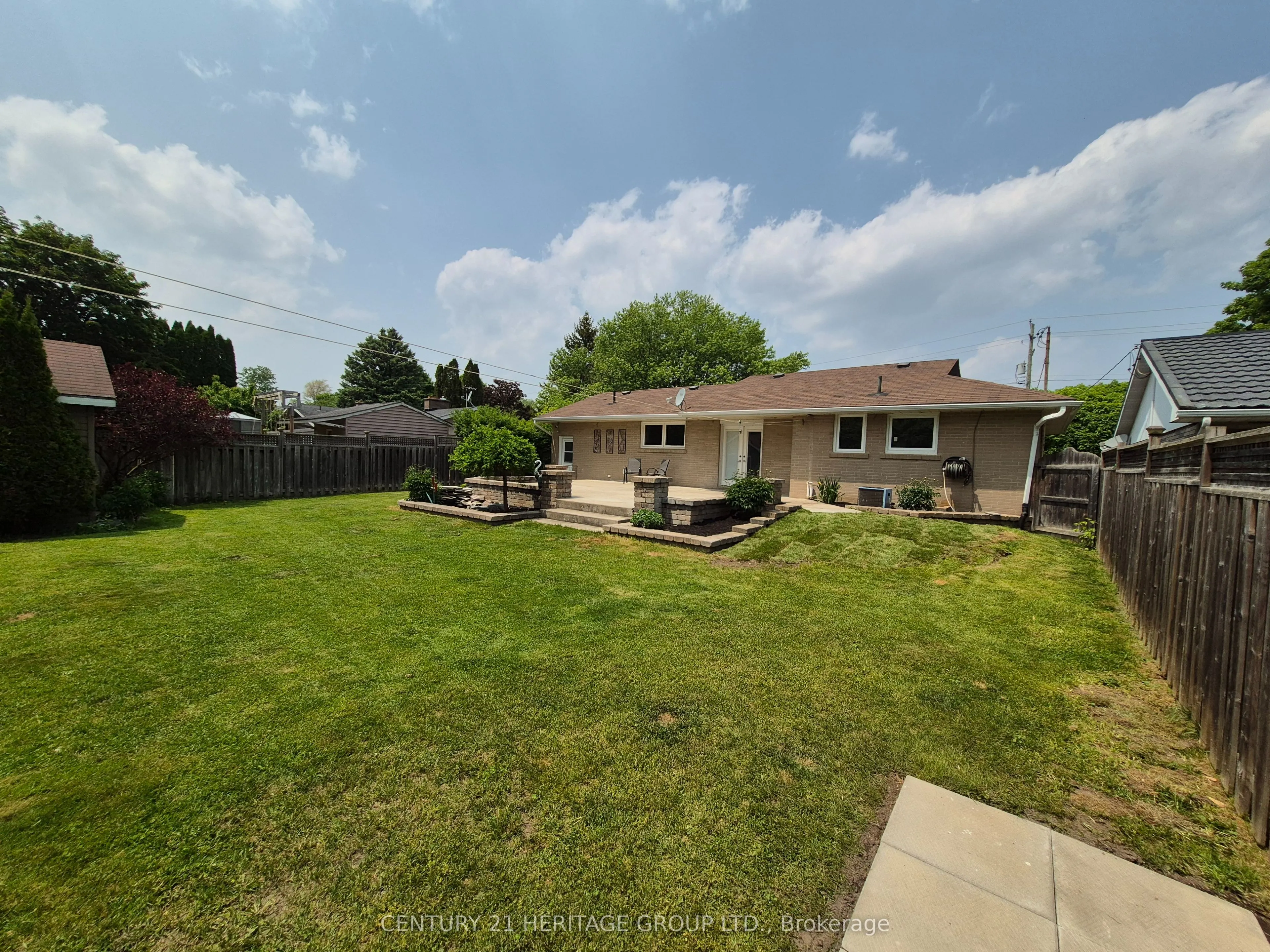 391 Victoria Street E