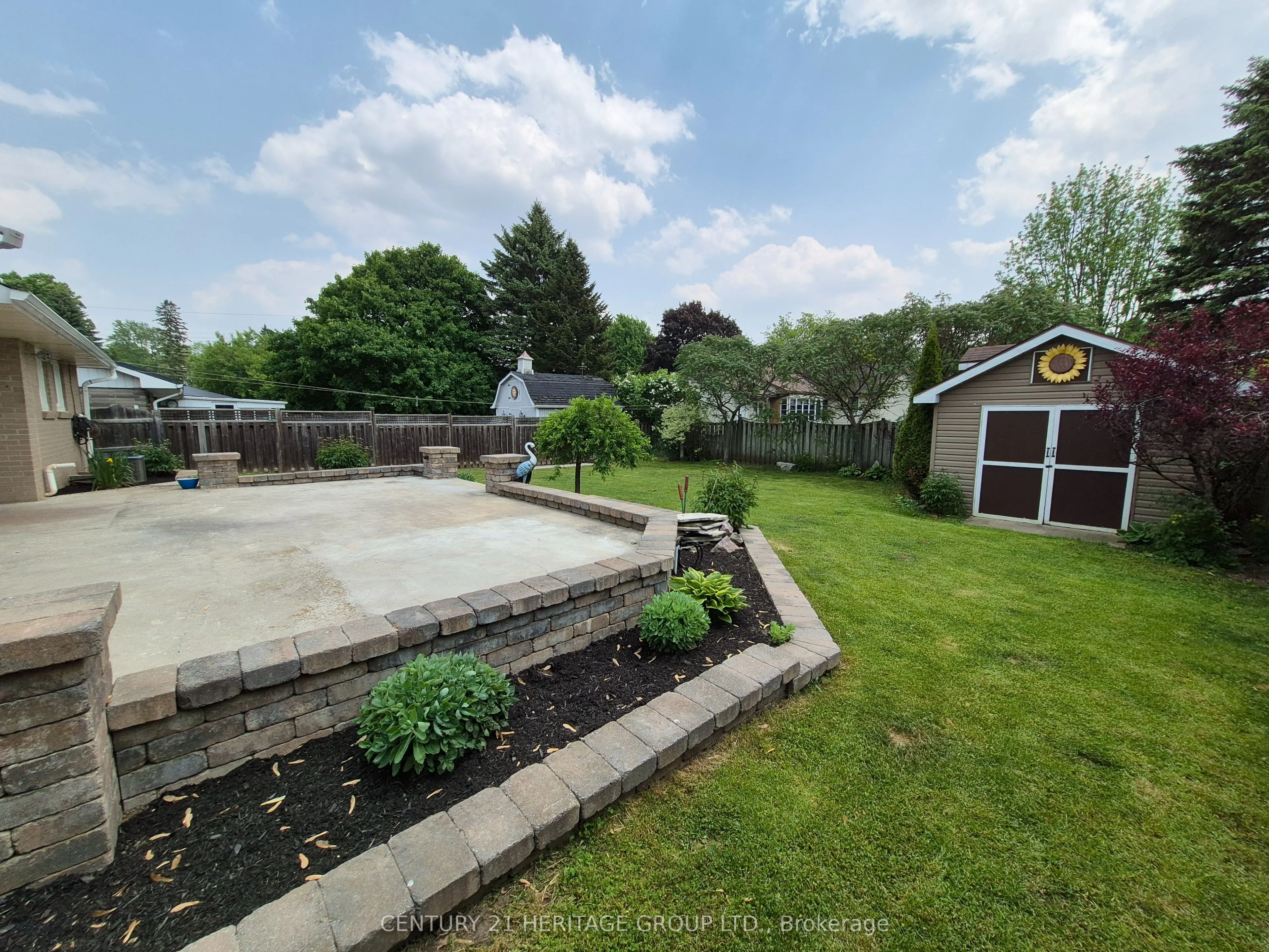 391 Victoria Street E