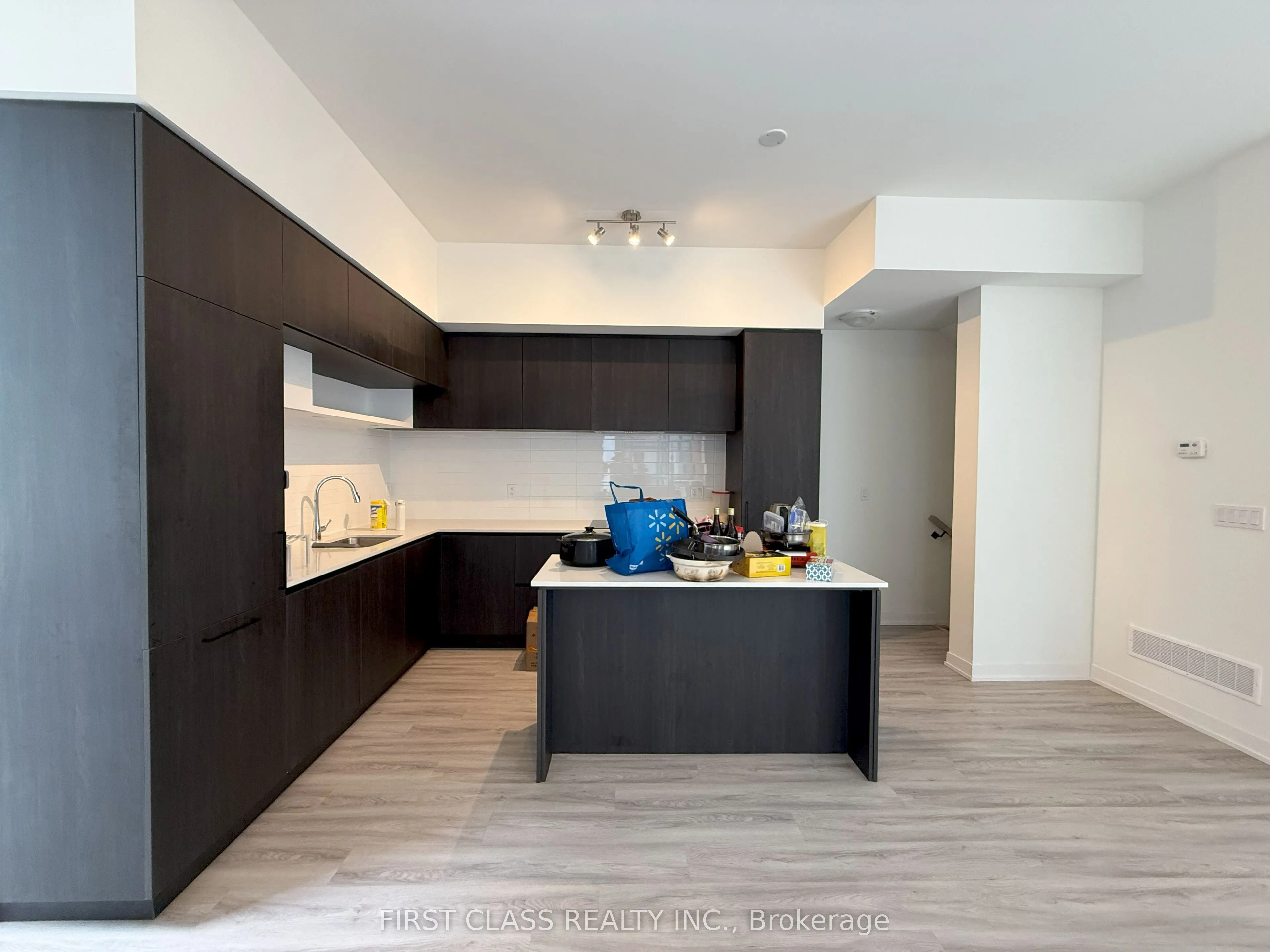 12 David Eyer Road, #1117