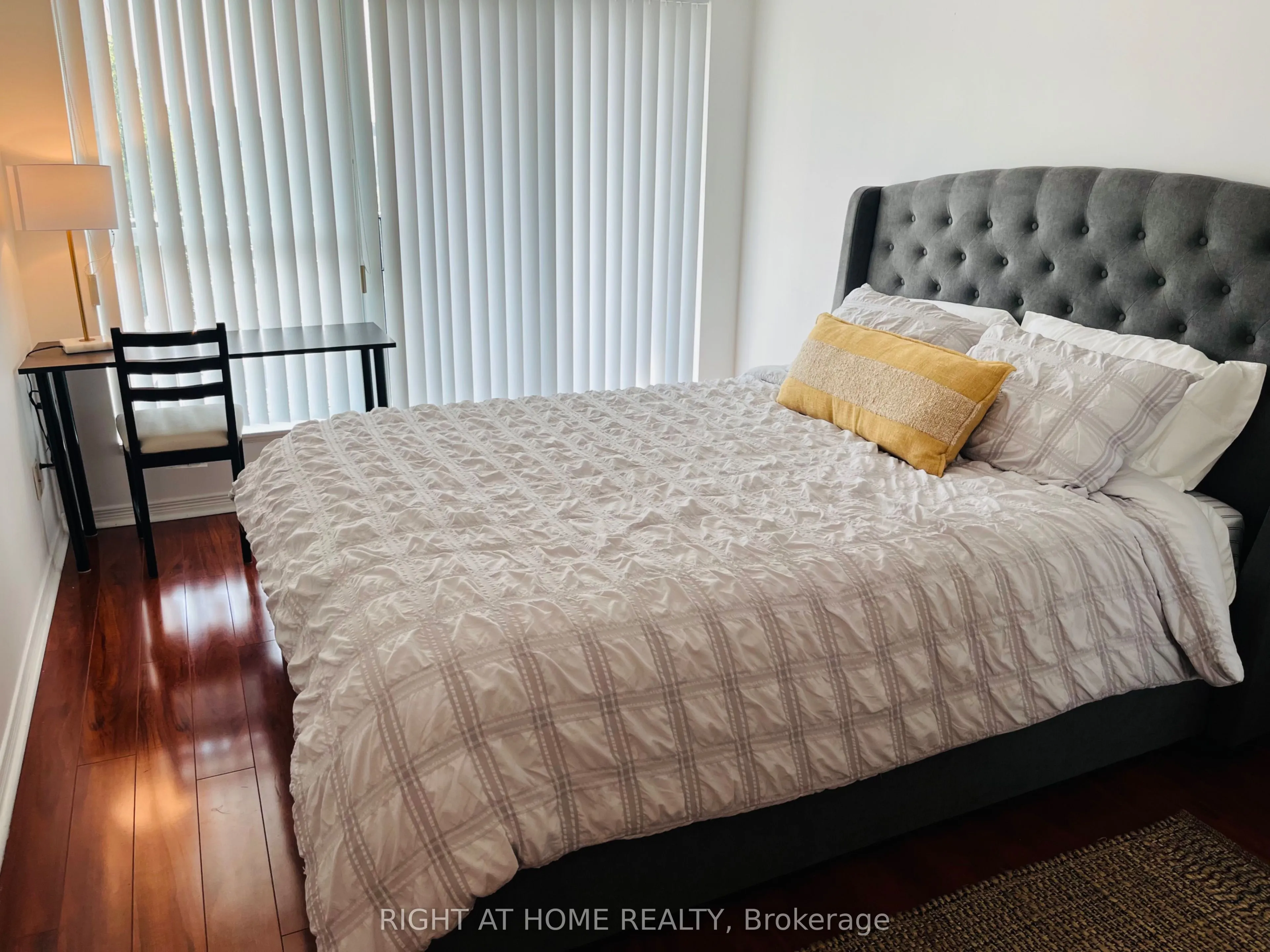 185 Oneida Crescent, #203