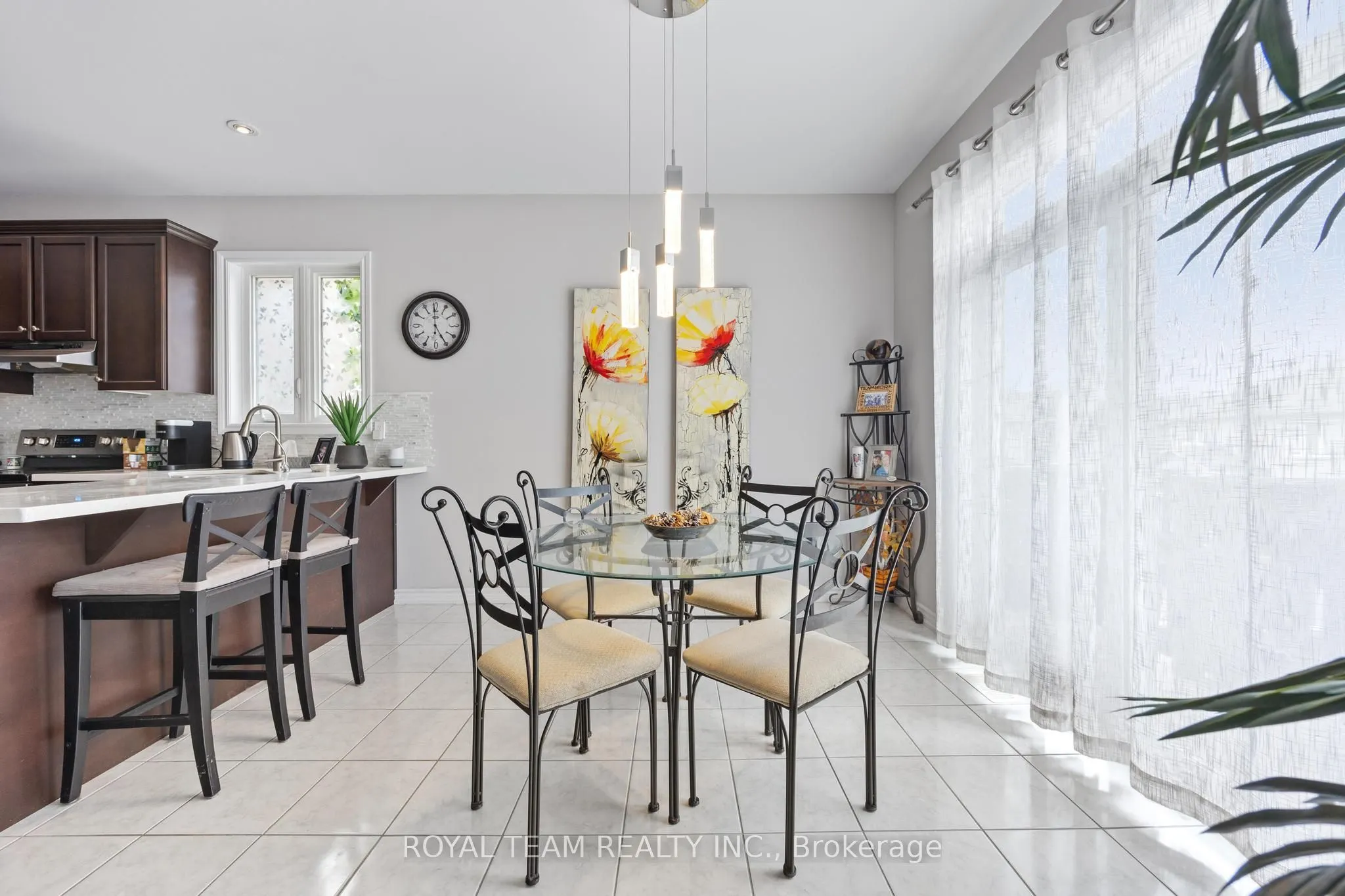 218 Richardson Crescent