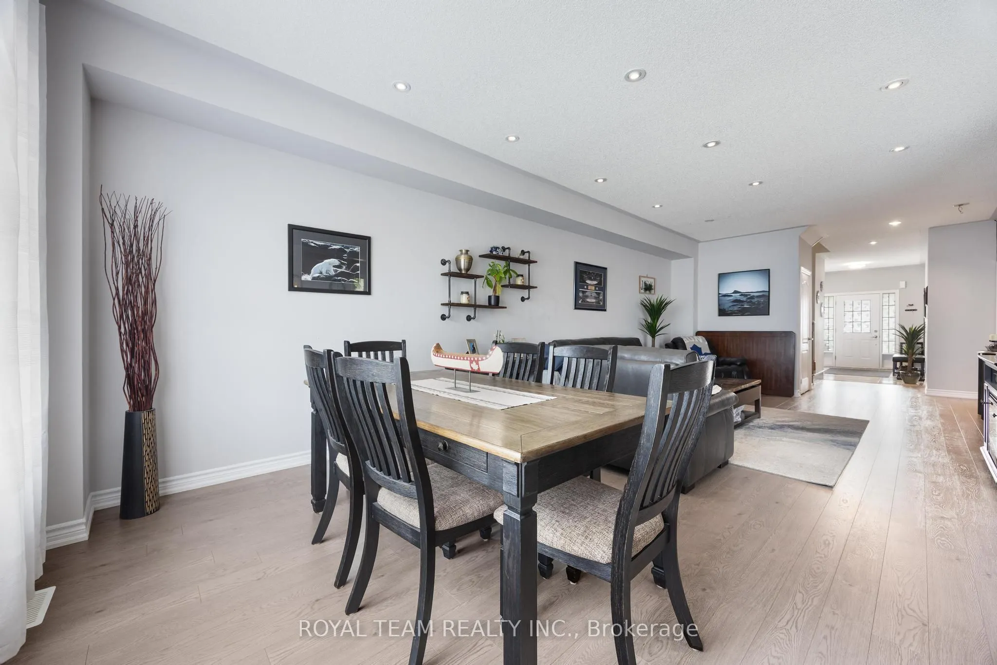 218 Richardson Crescent