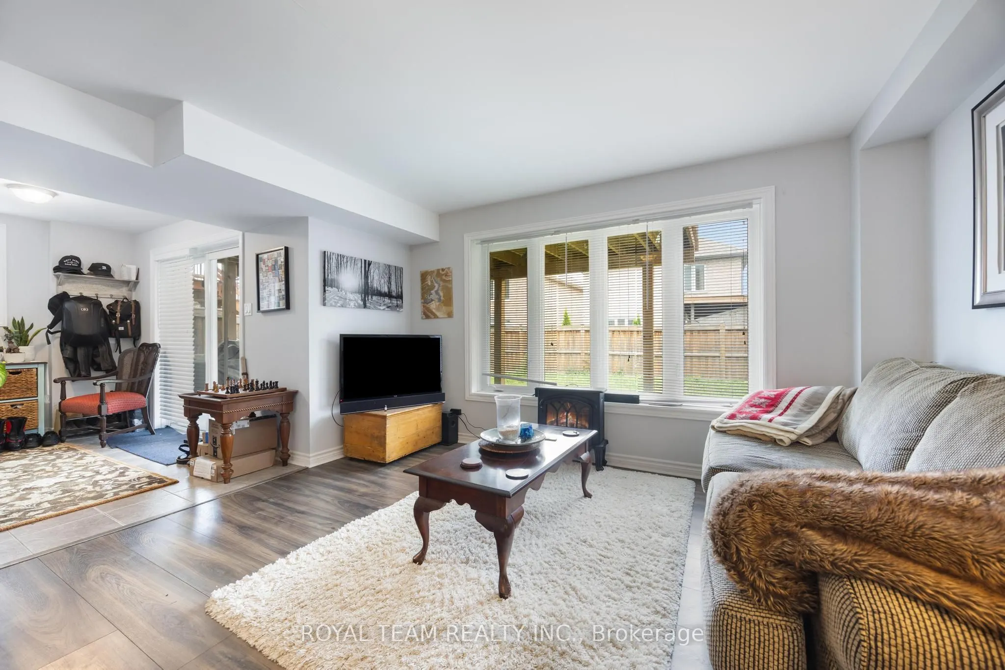 218 Richardson Crescent