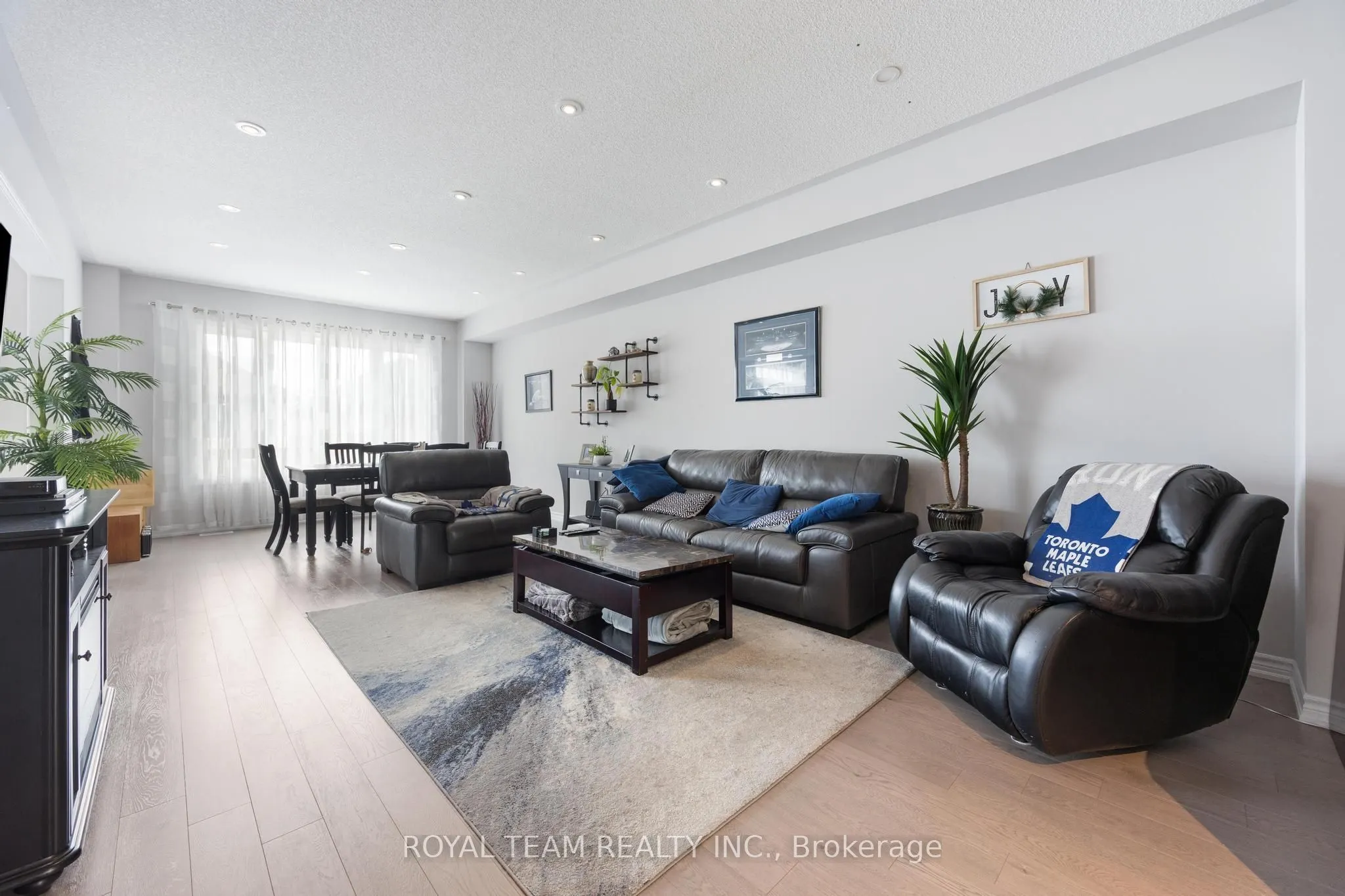 218 Richardson Crescent