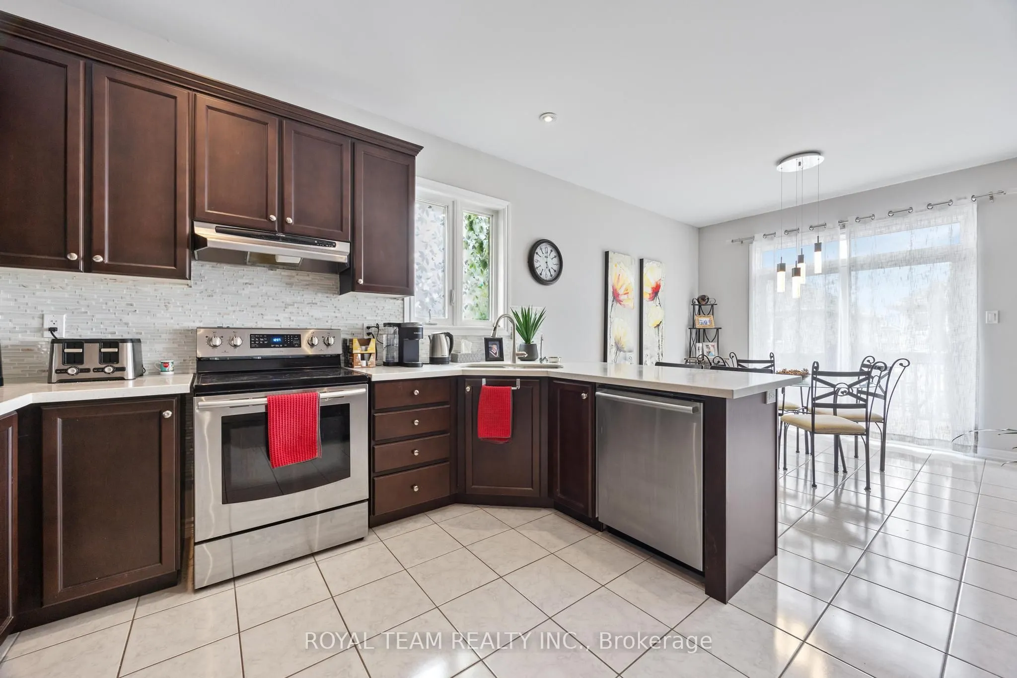 218 Richardson Crescent