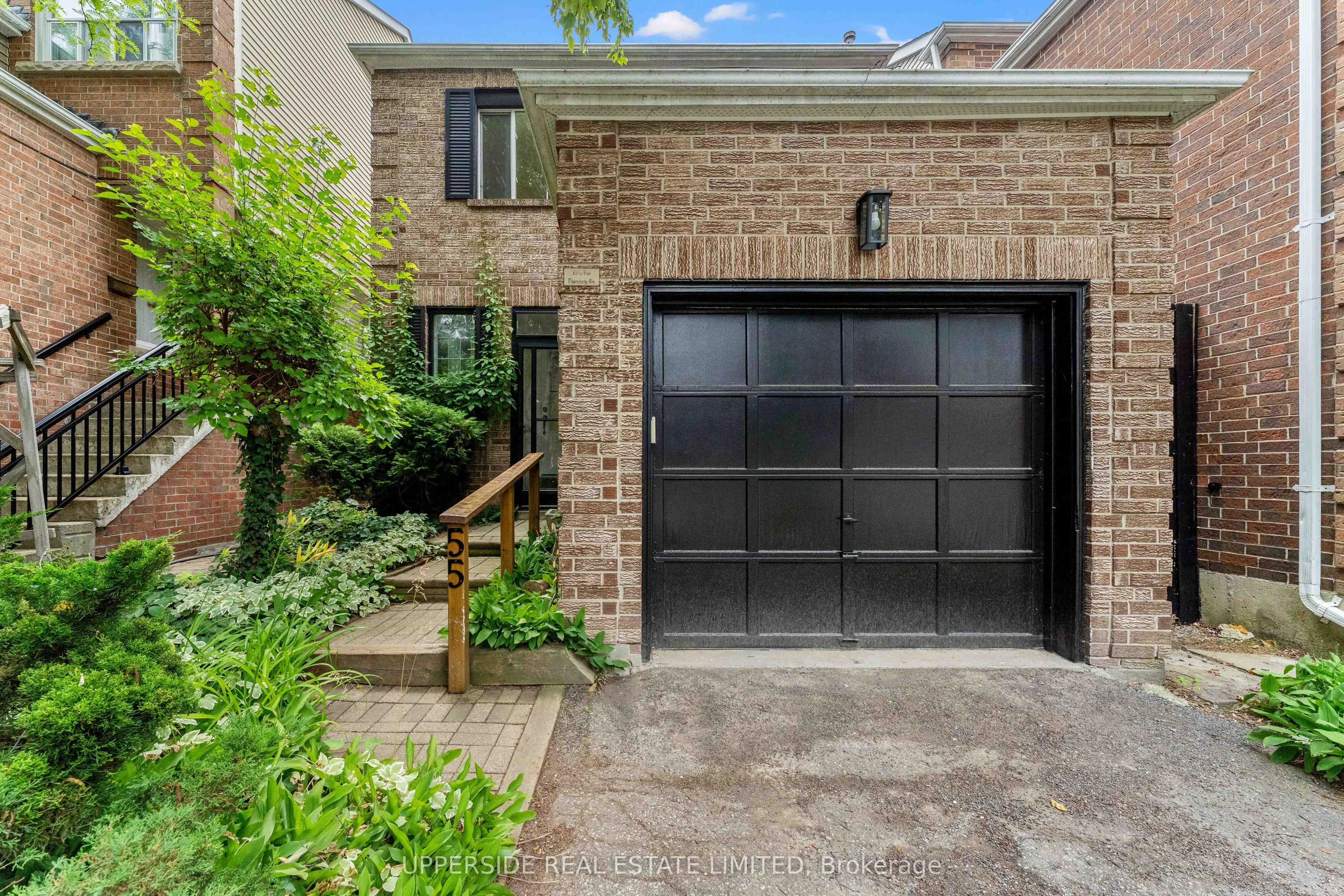 55 Thornbury Circle