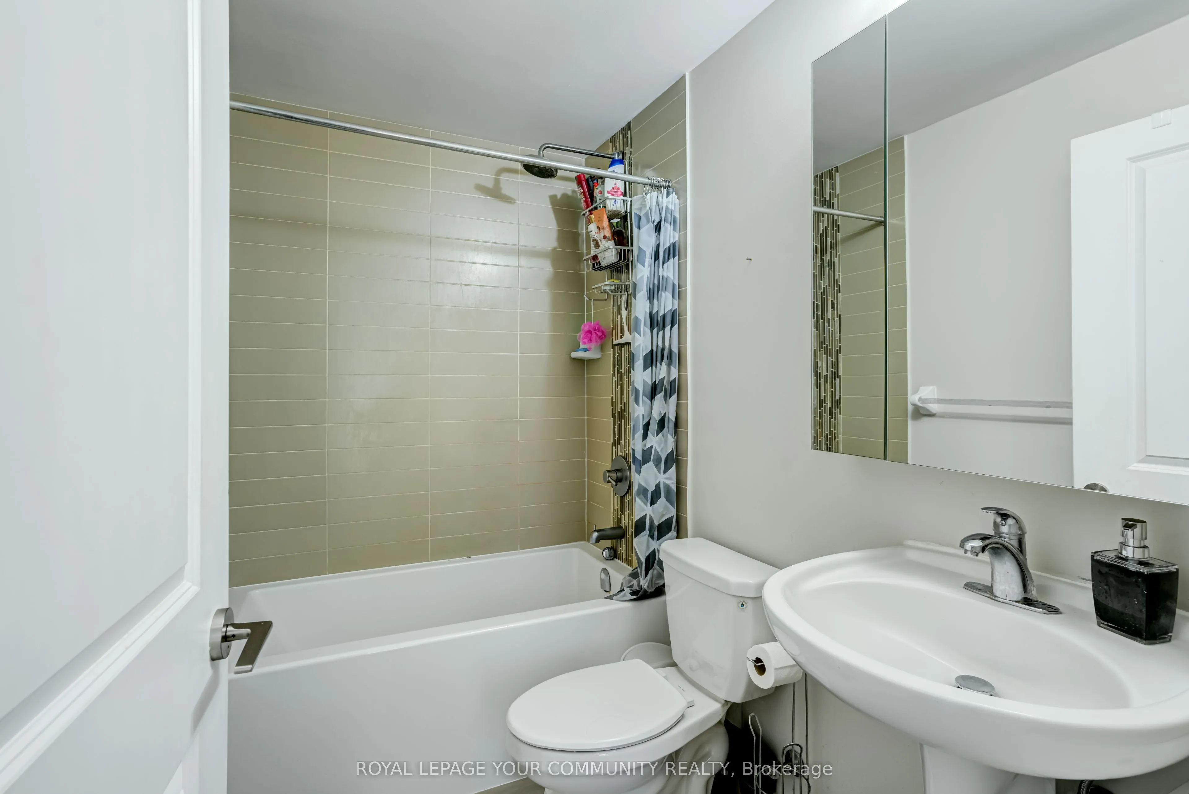 65 Oneida Crescent, #109