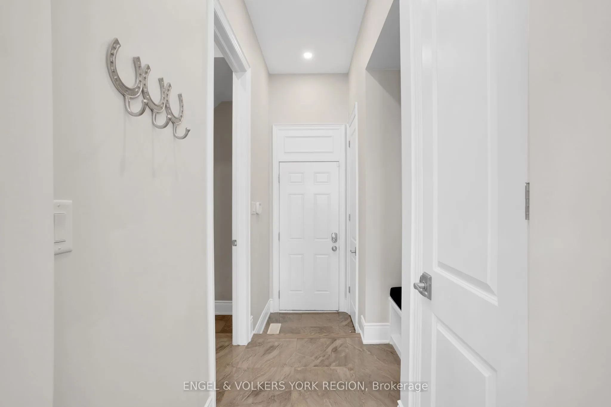 11 Cairns Gate