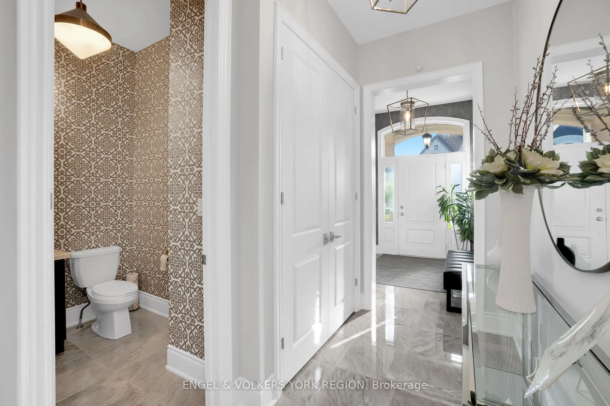 11 Cairns Gate