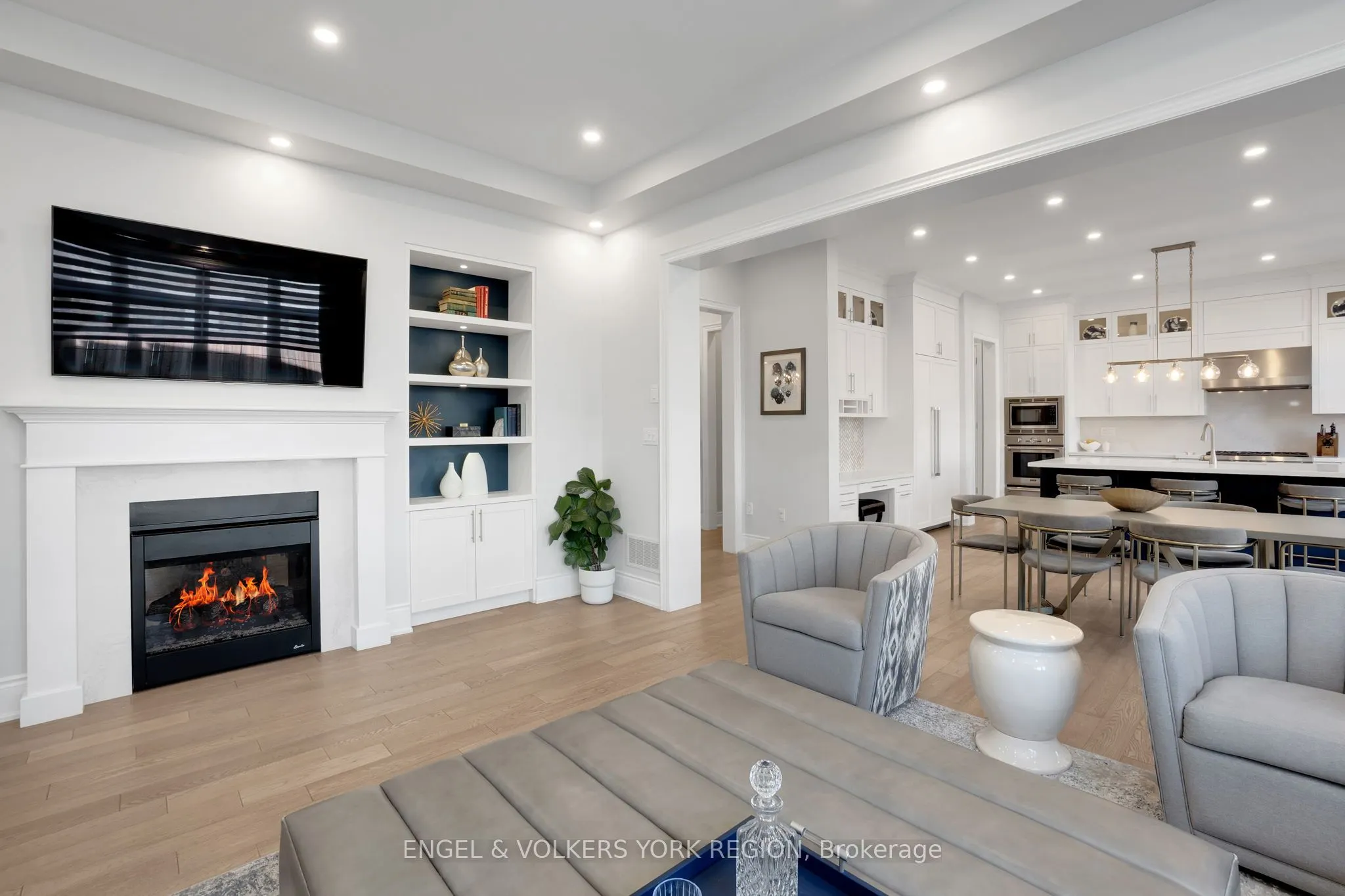 11 Cairns Gate