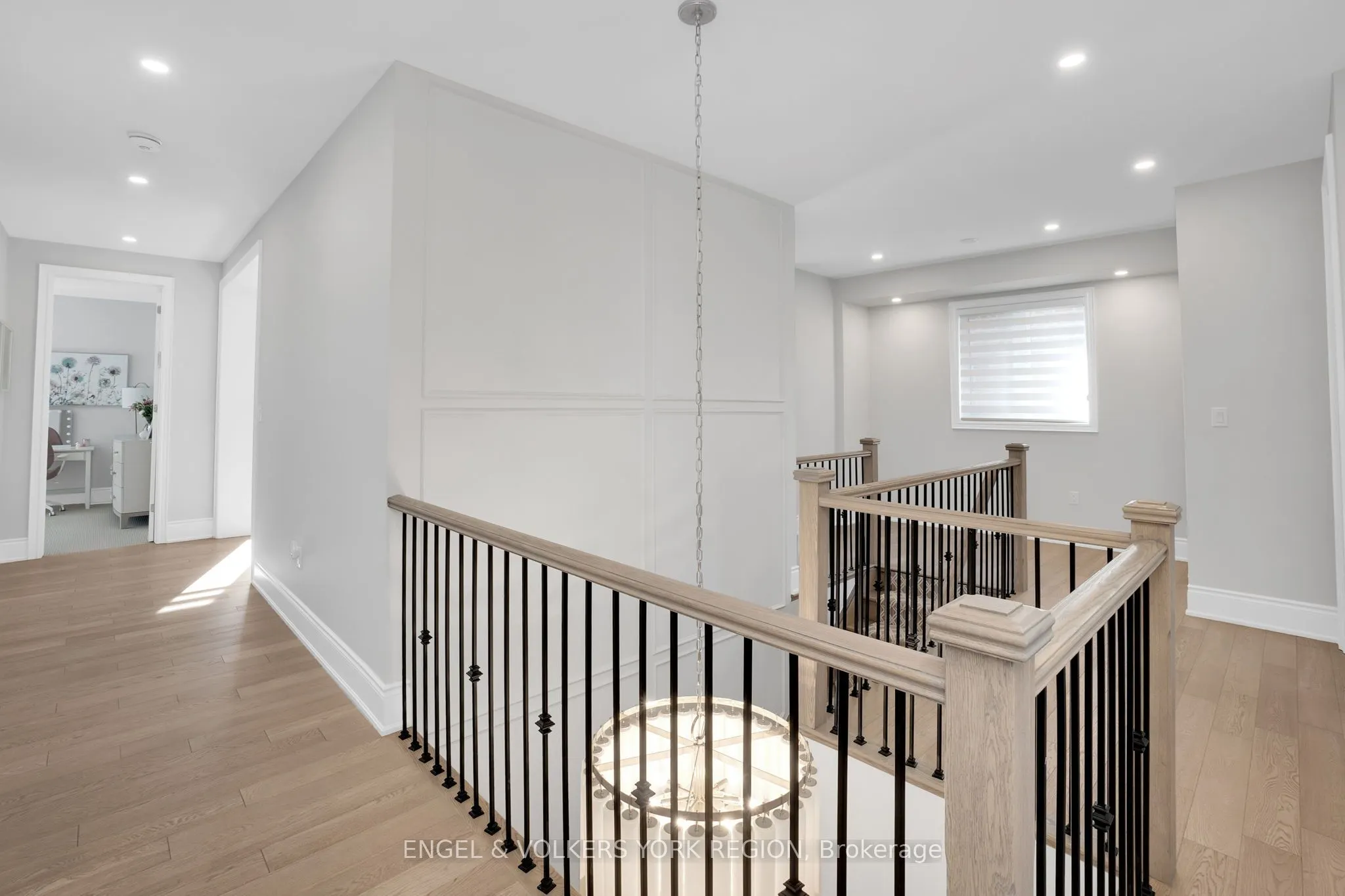 11 Cairns Gate