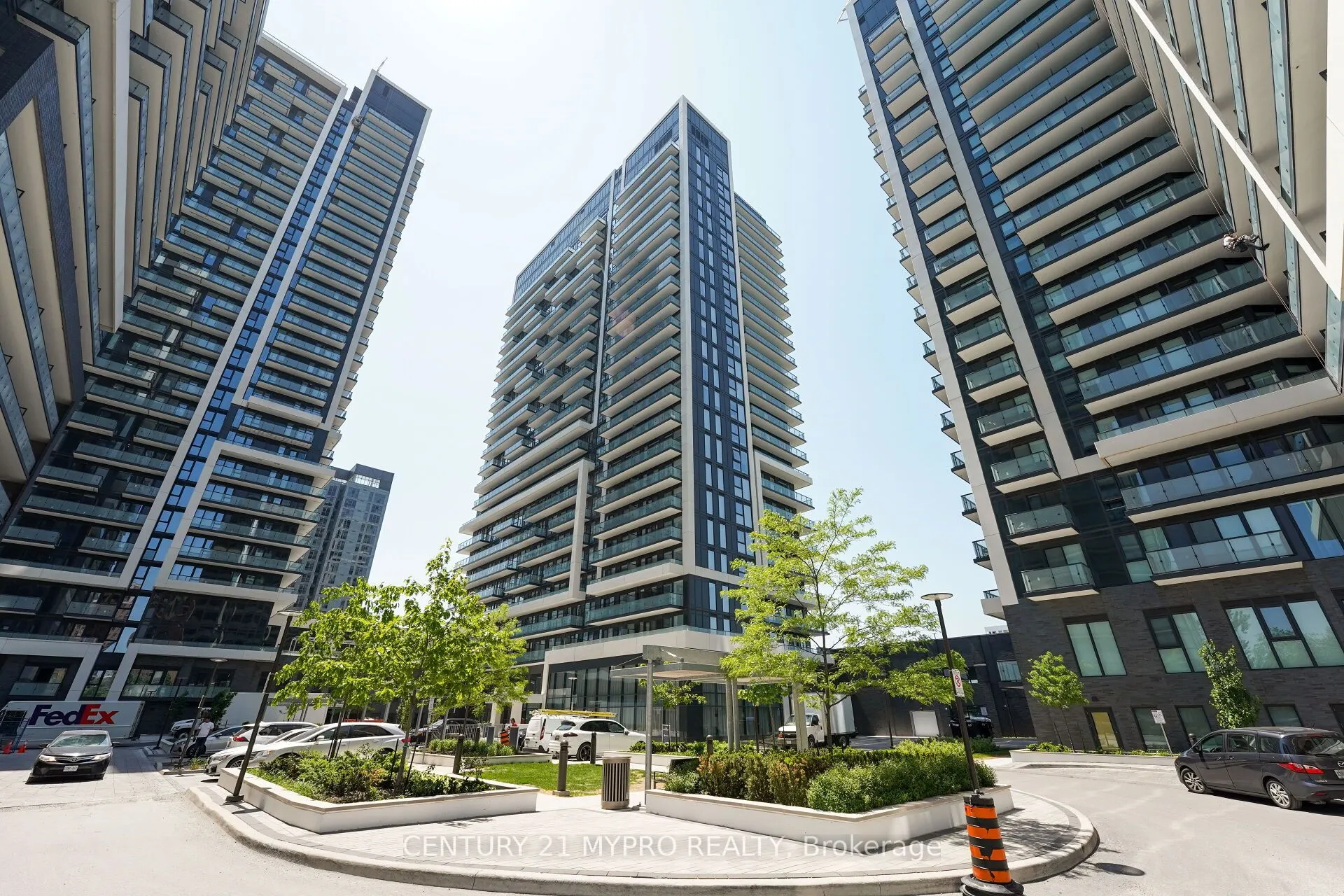 95 Oneida Crescent, #402