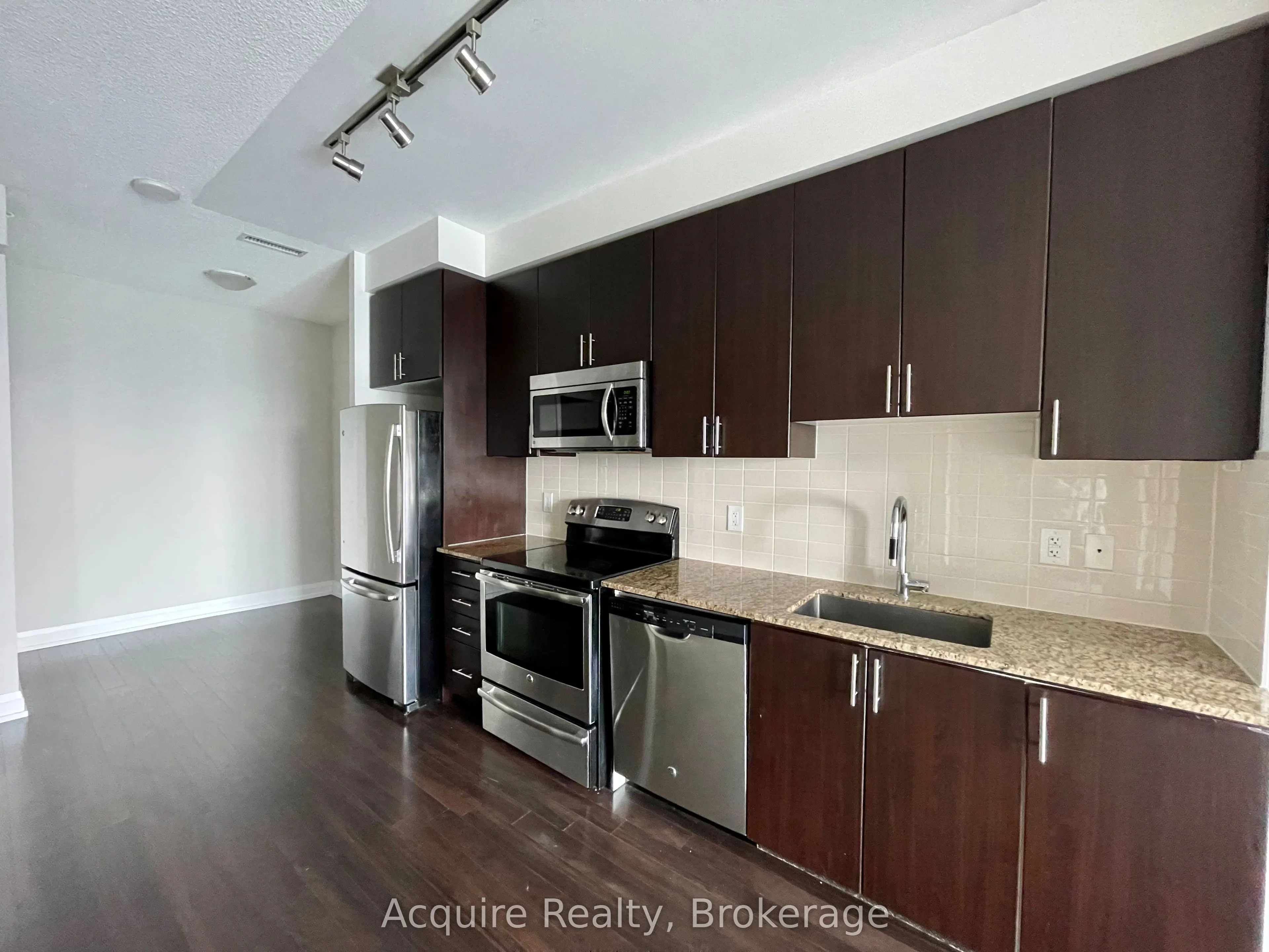 7171 Yonge Street, #2009