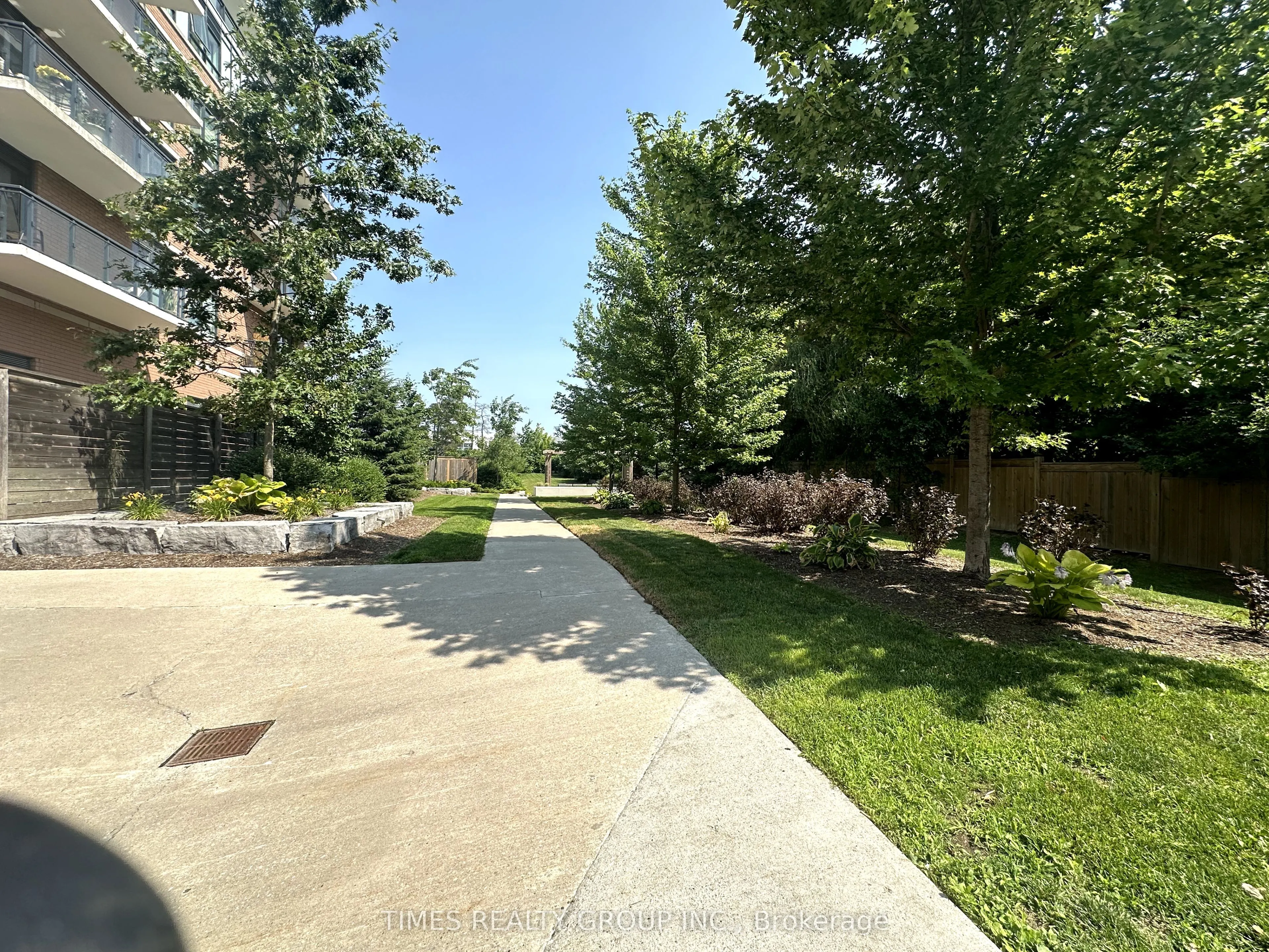 11611 Yonge Street, #301