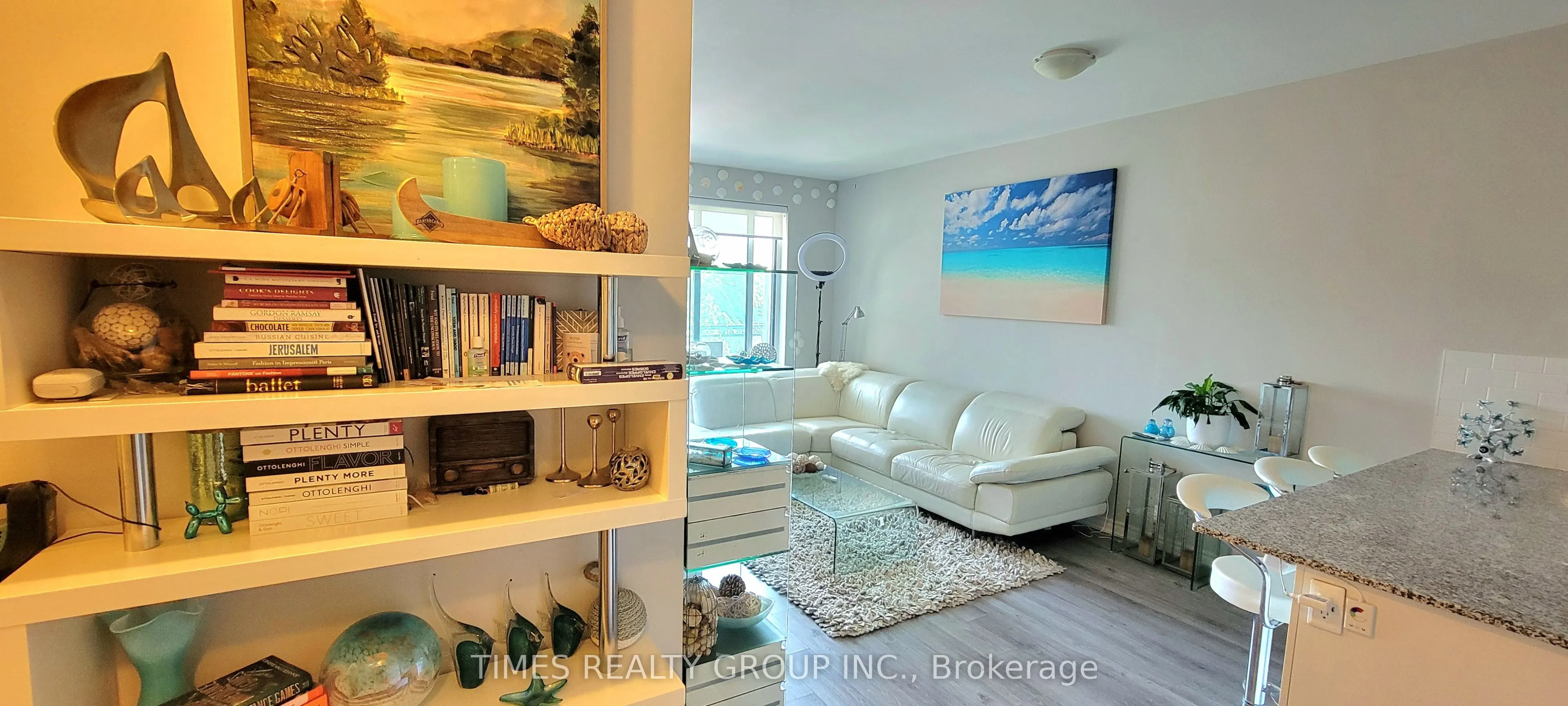 11611 Yonge Street, #301