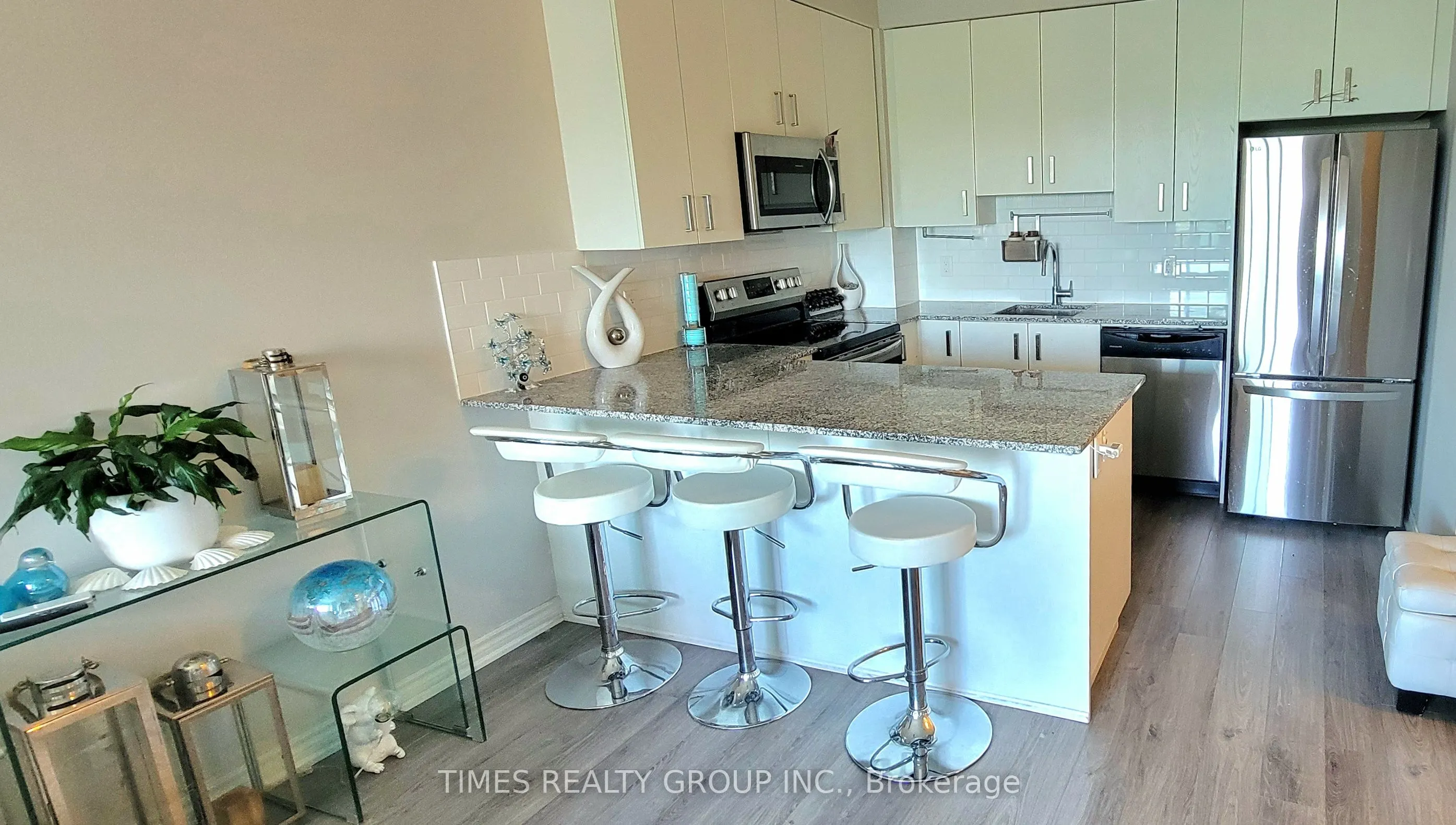 11611 Yonge Street, #301