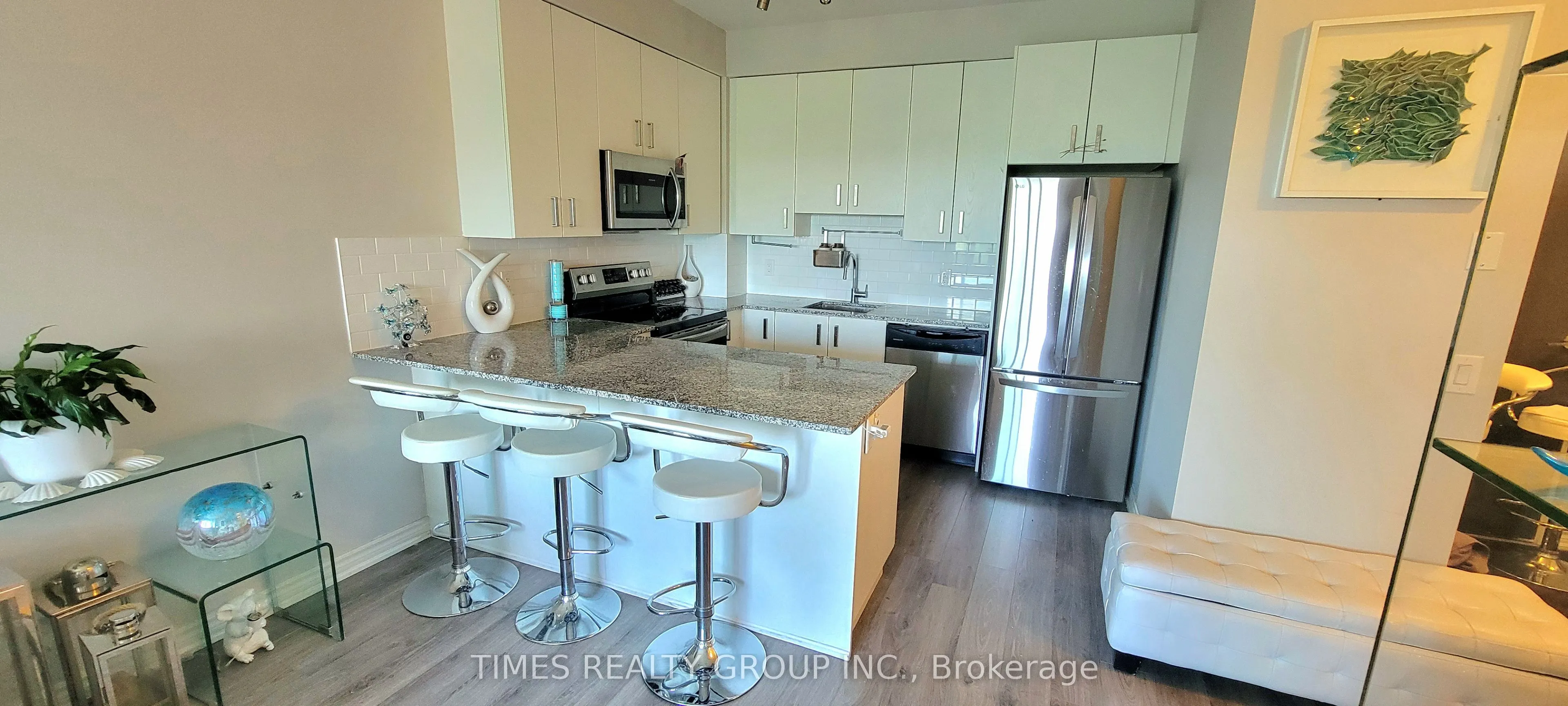 11611 Yonge Street, #301