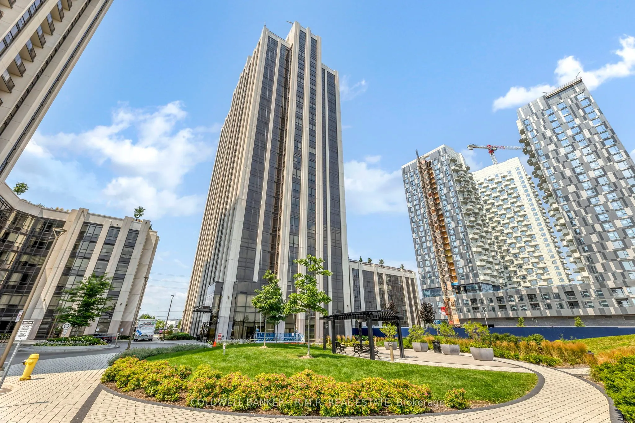 9085 Jane Street, #404