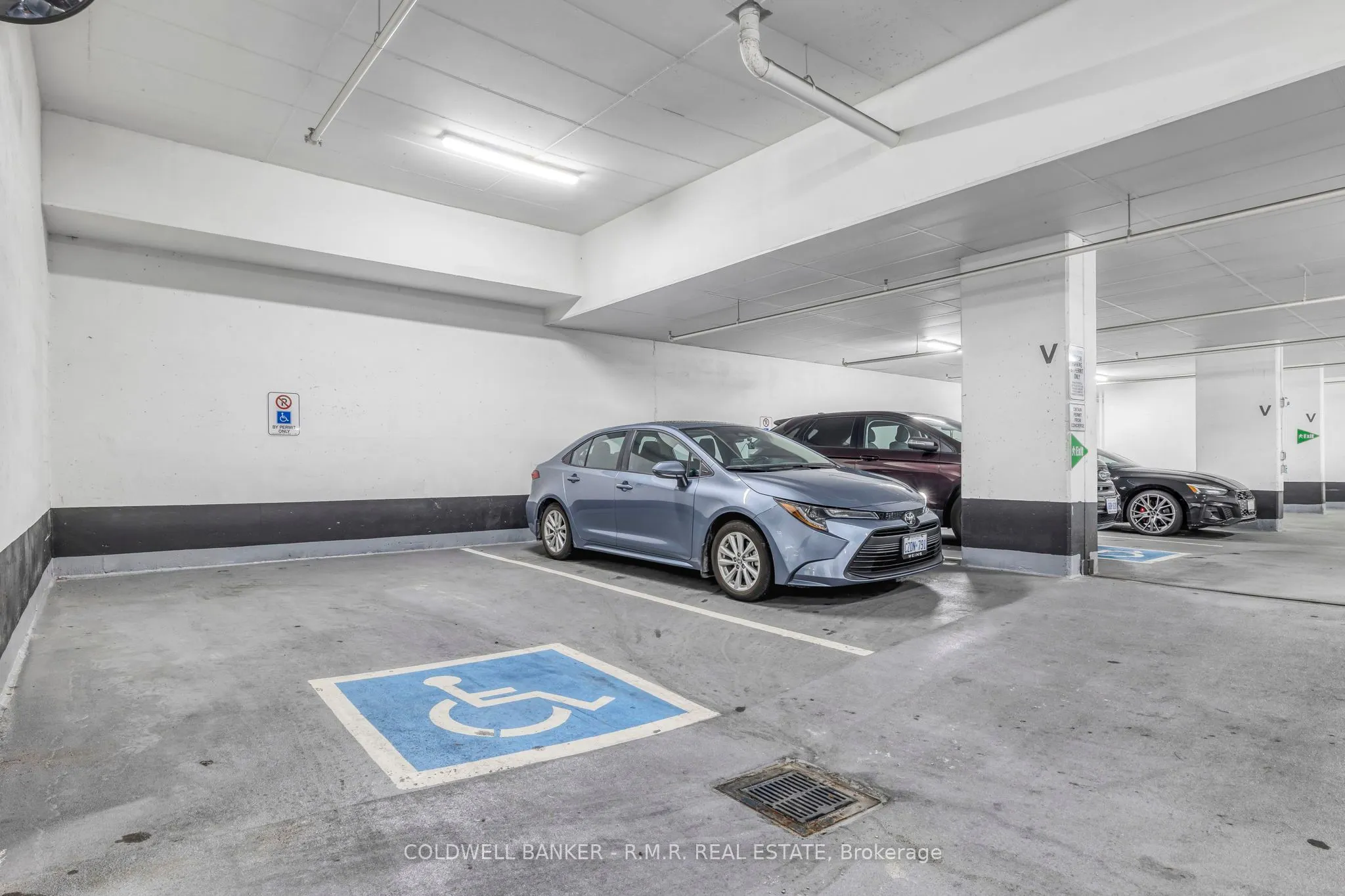 9085 Jane Street, #404