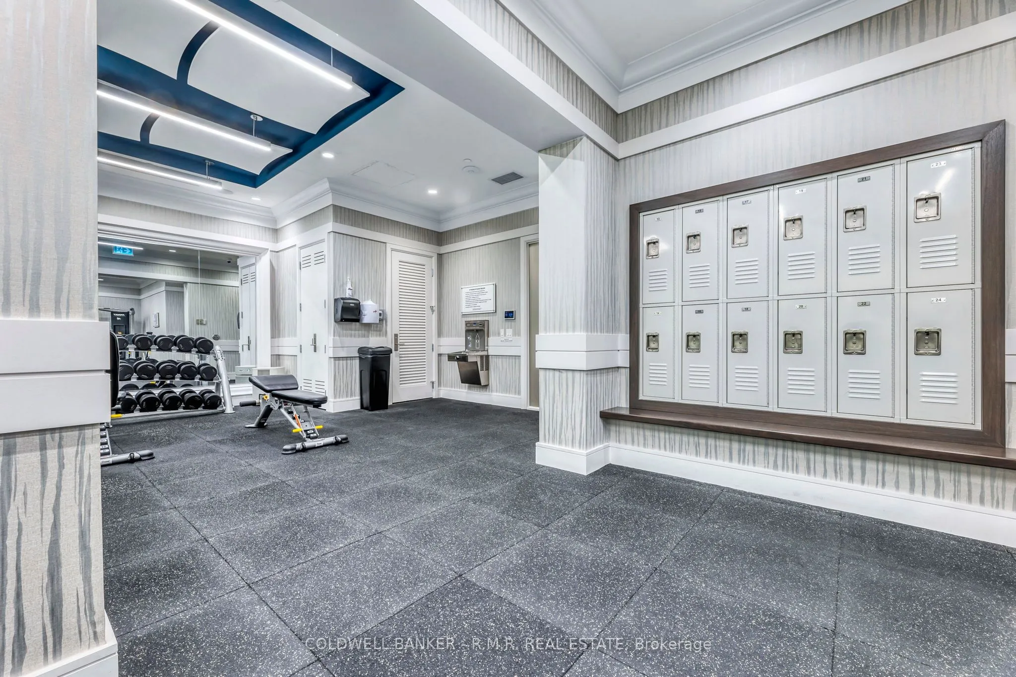 9085 Jane Street, #404