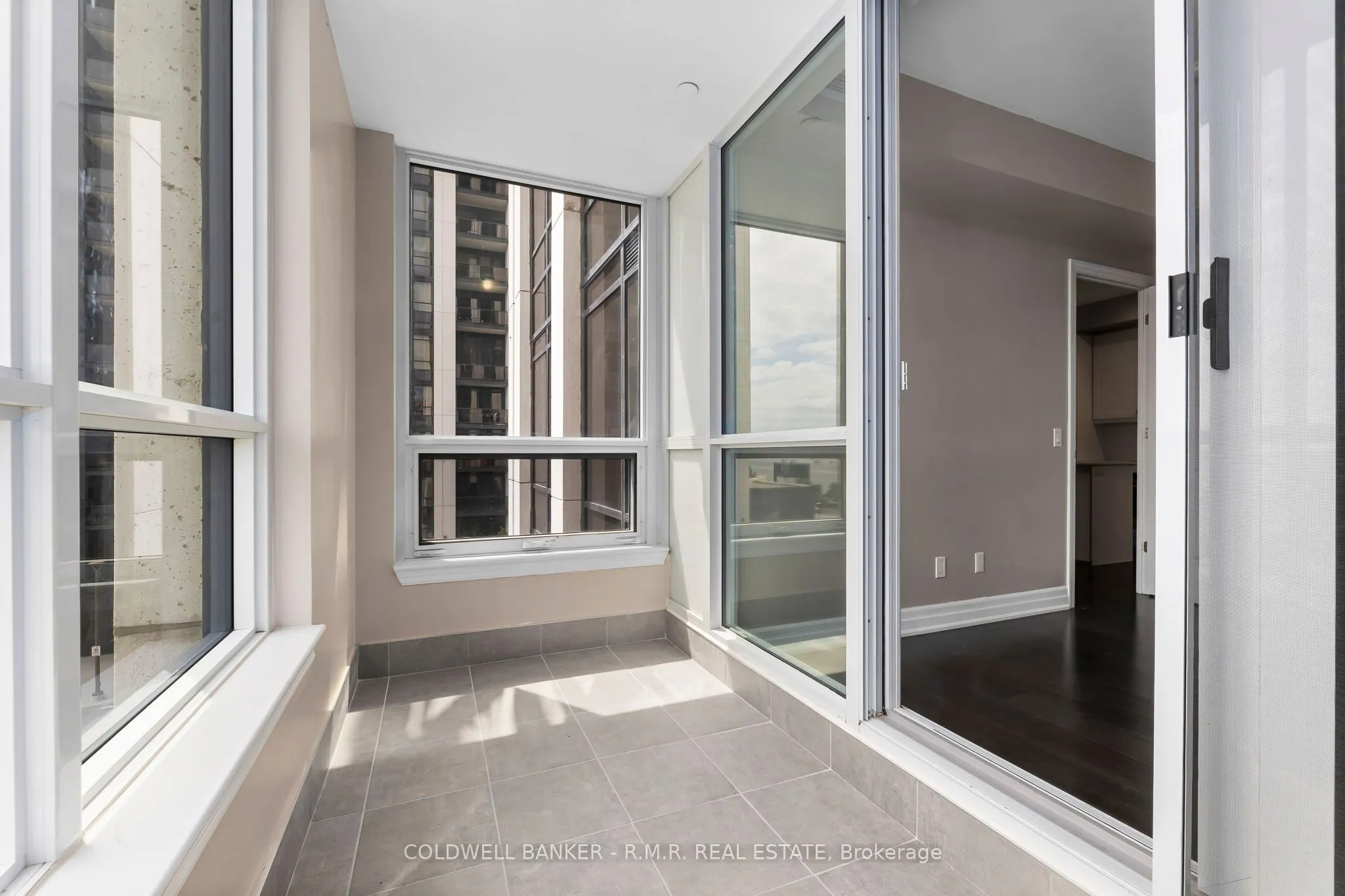9085 Jane Street, #404