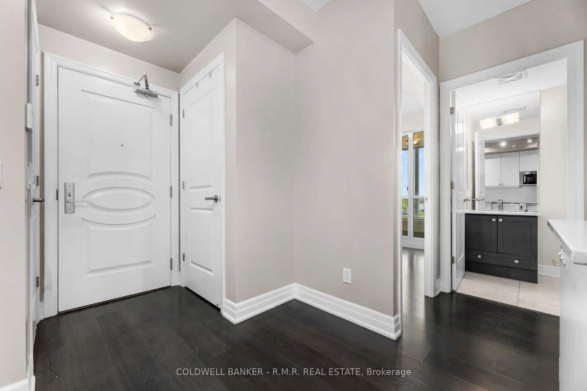 9085 Jane Street, #404