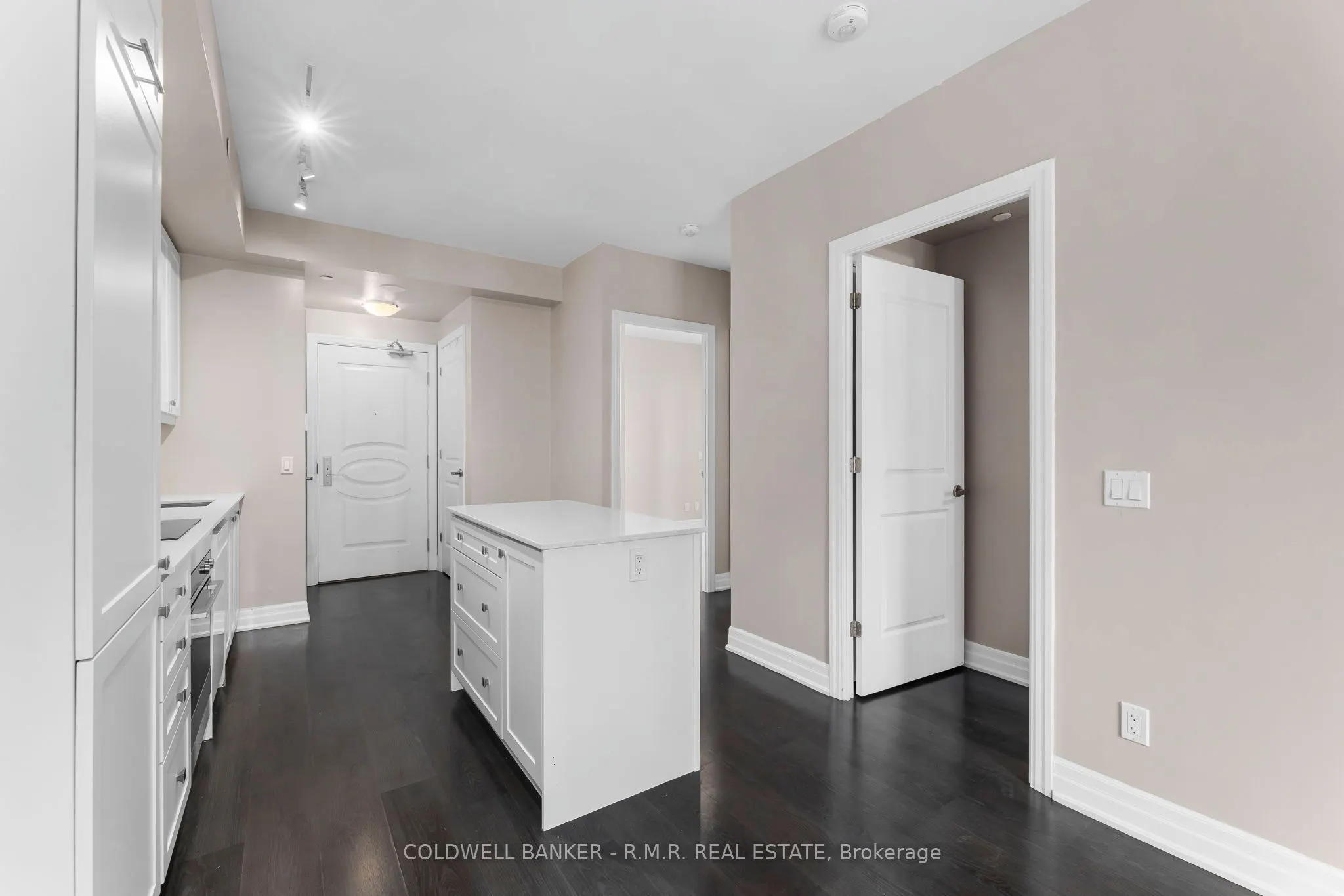 9085 Jane Street, #404