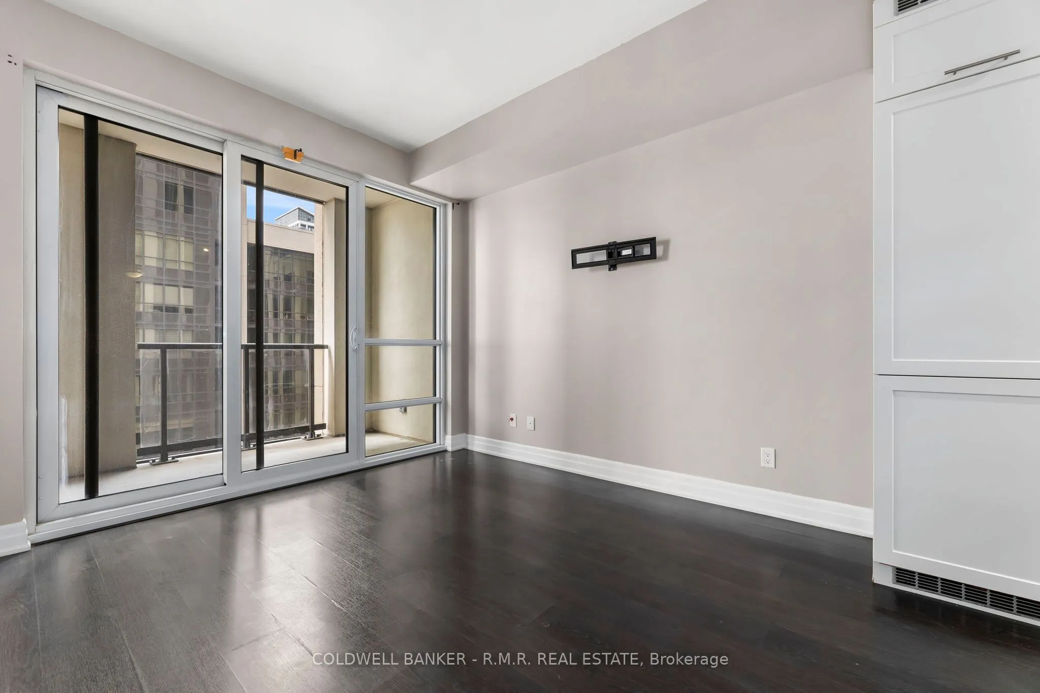 9085 Jane Street, #404