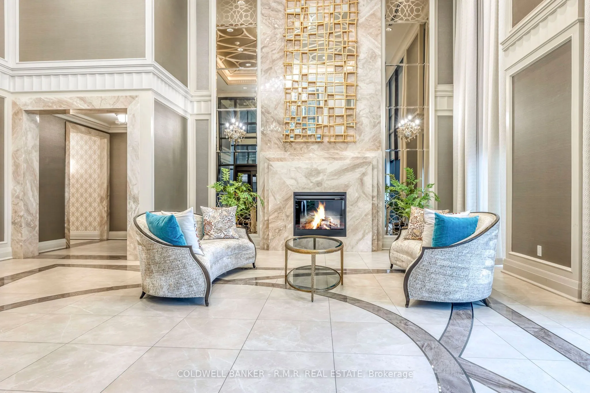 9085 Jane Street, #404