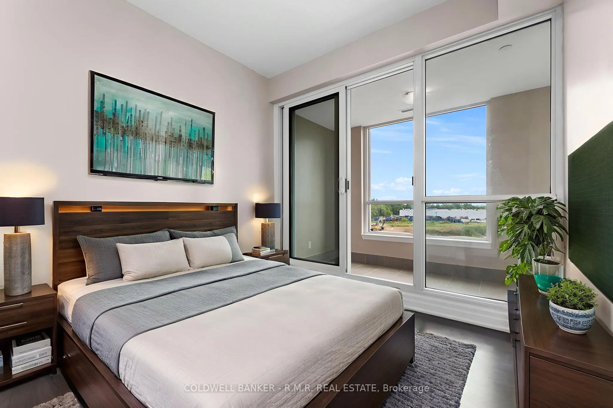9085 Jane Street, #404