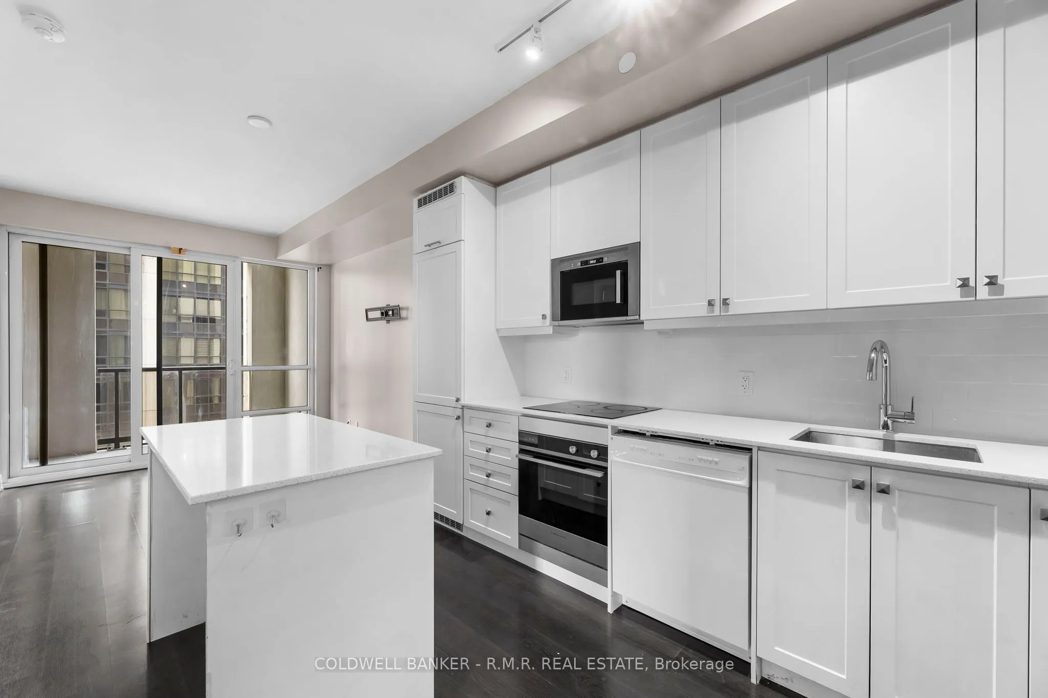 9085 Jane Street, #404