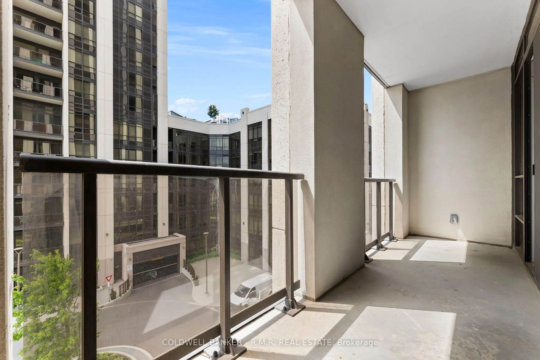 9085 Jane Street, #404
