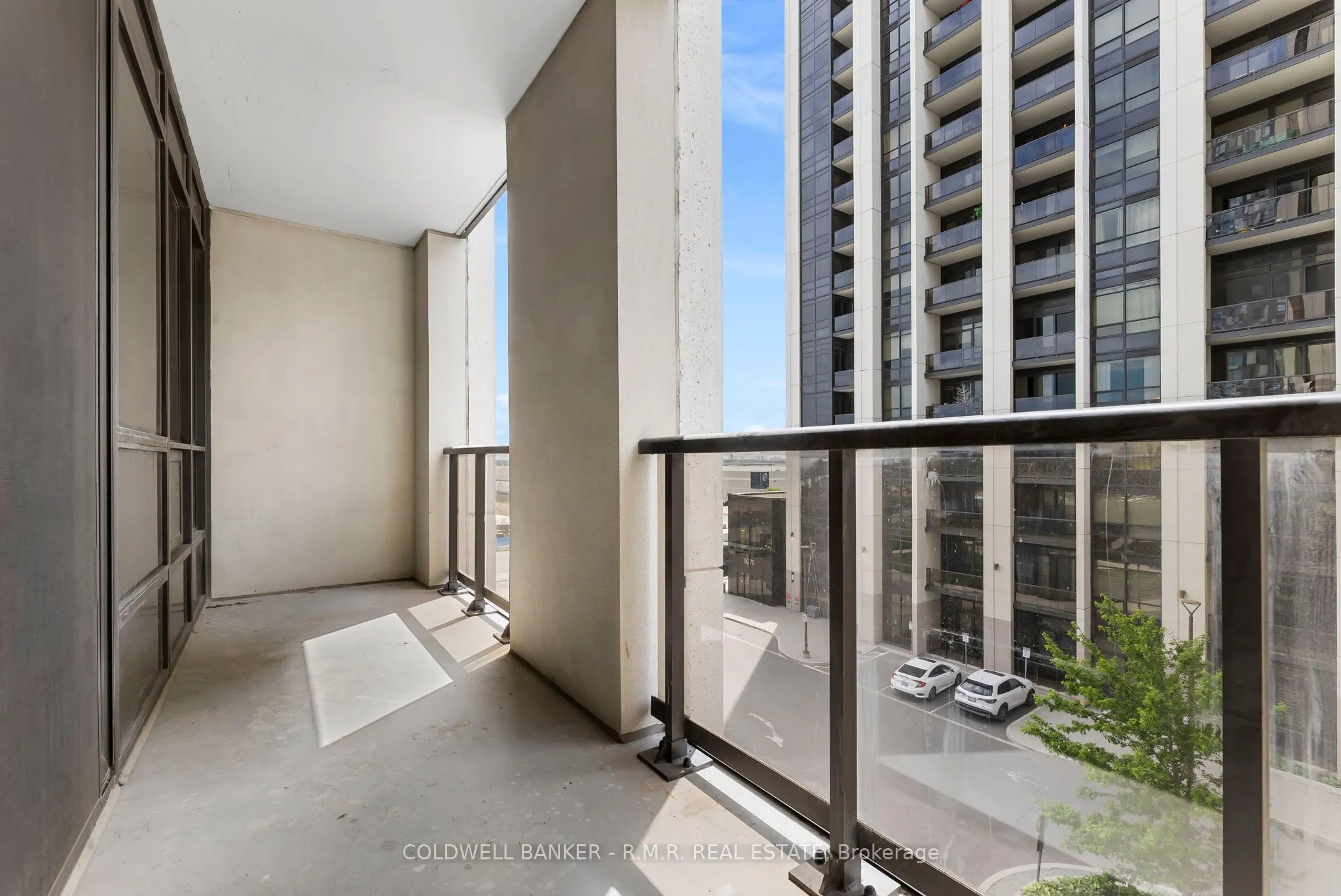 9085 Jane Street, #404
